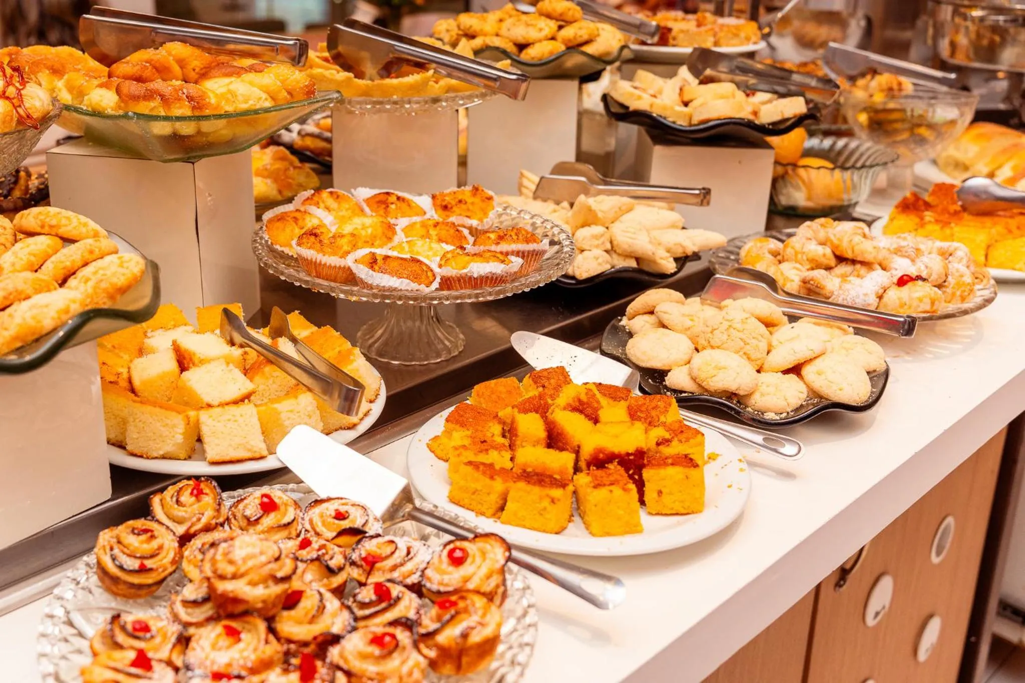 Restaurant/places to eat in Hotel Girassol Plaza