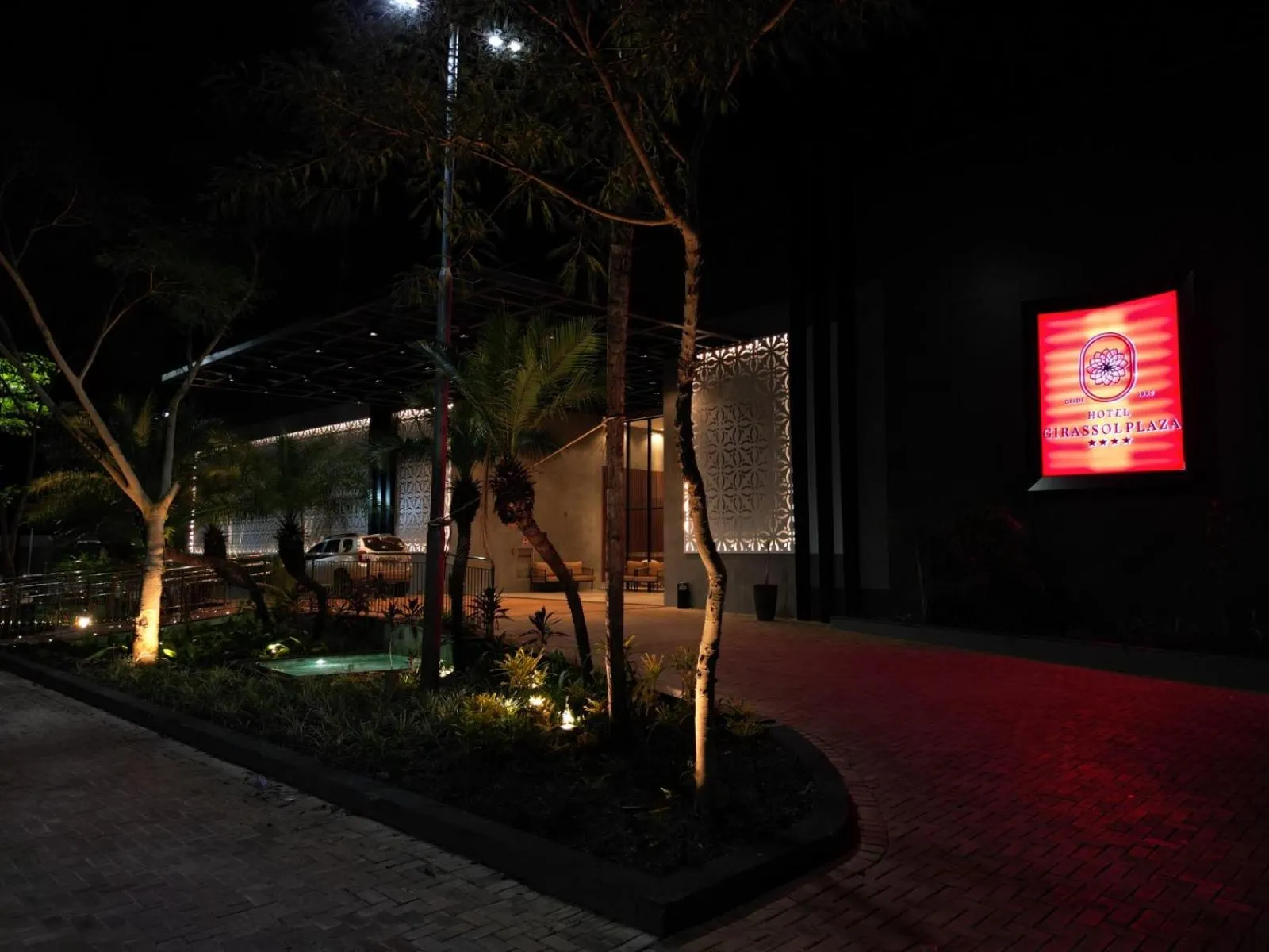 Facade/entrance in Hotel Girassol Plaza