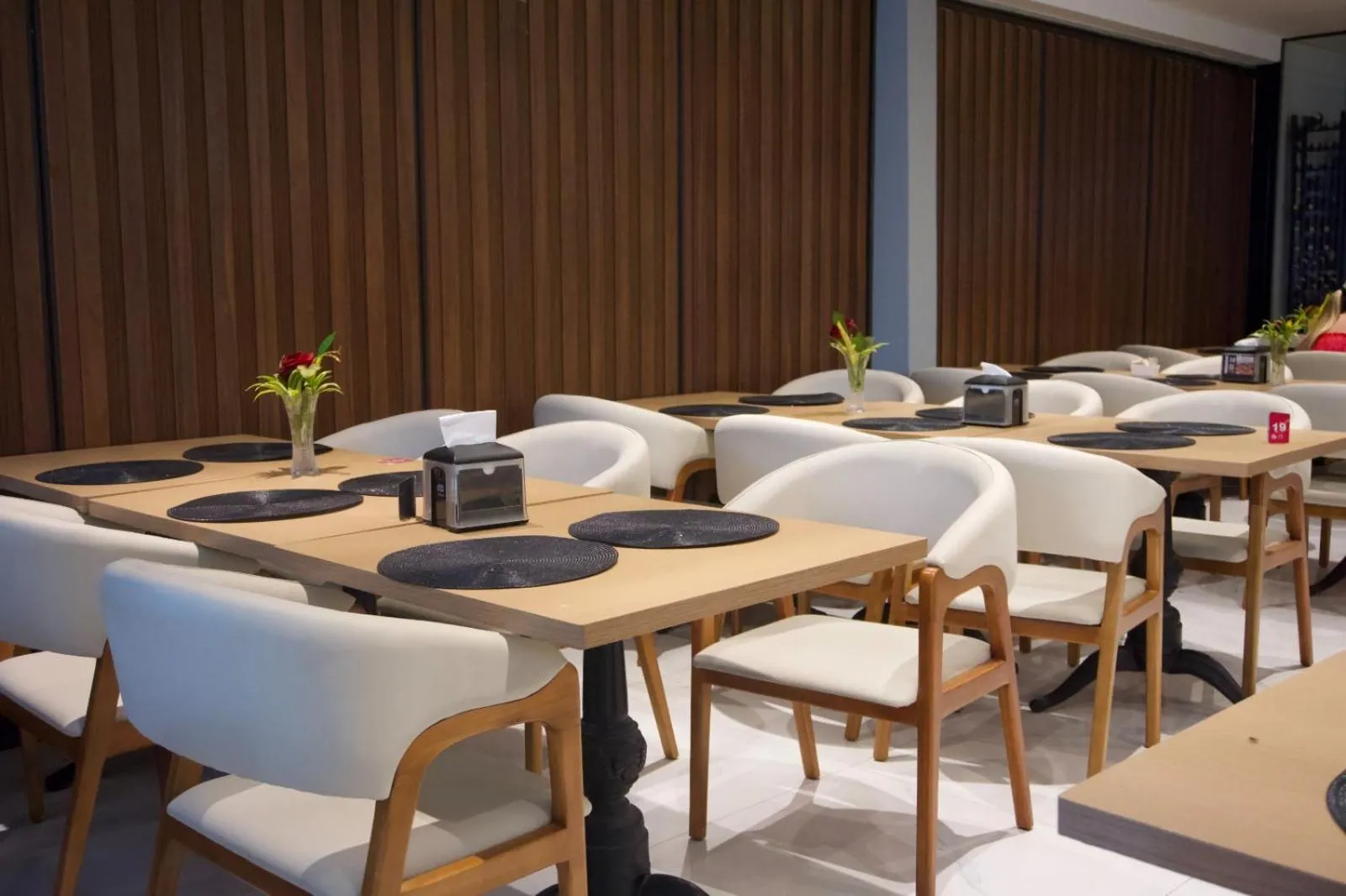 Restaurant/places to eat in Hotel Girassol Plaza