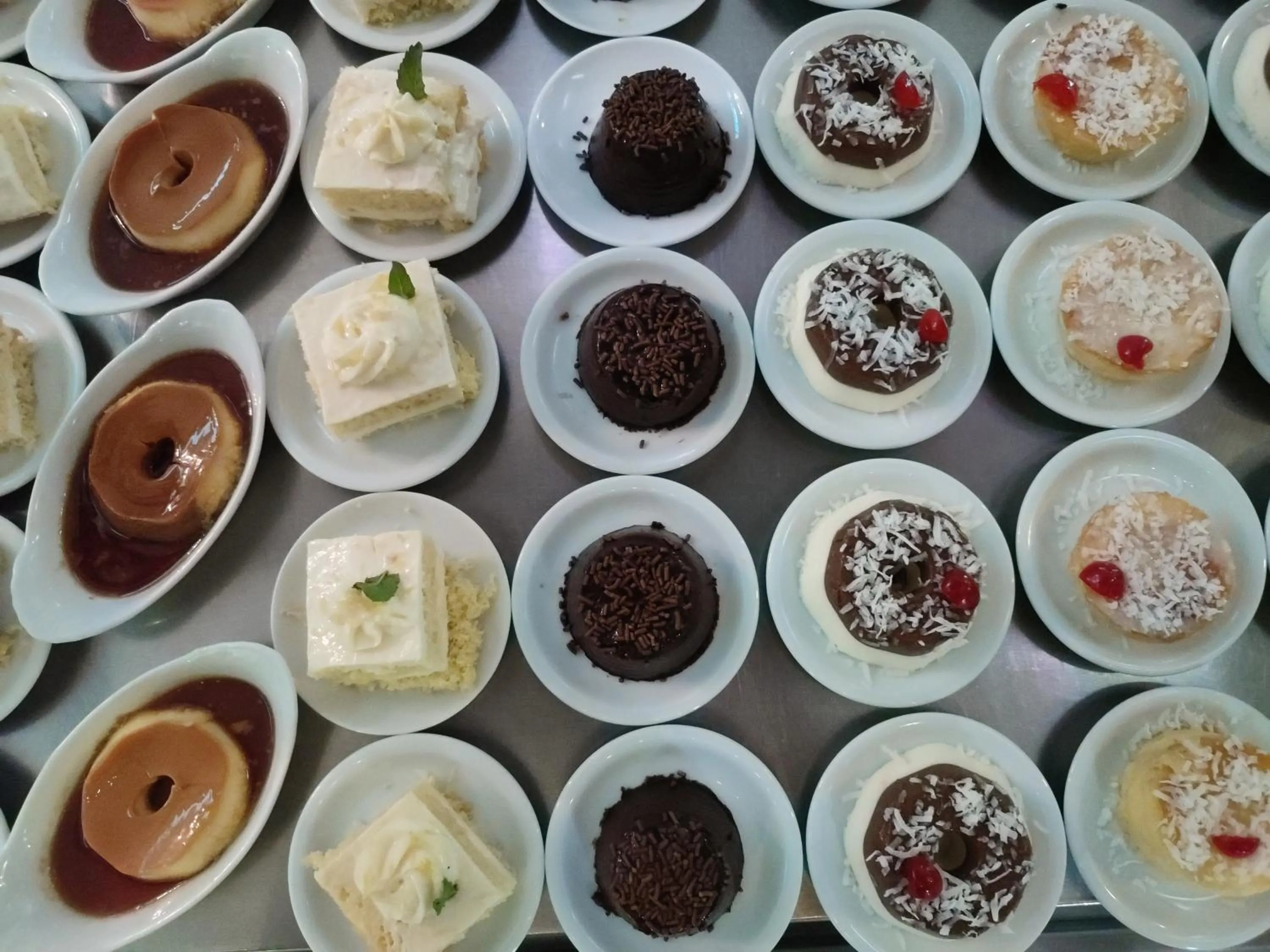 Restaurant/places to eat in Hotel Girassol Plaza