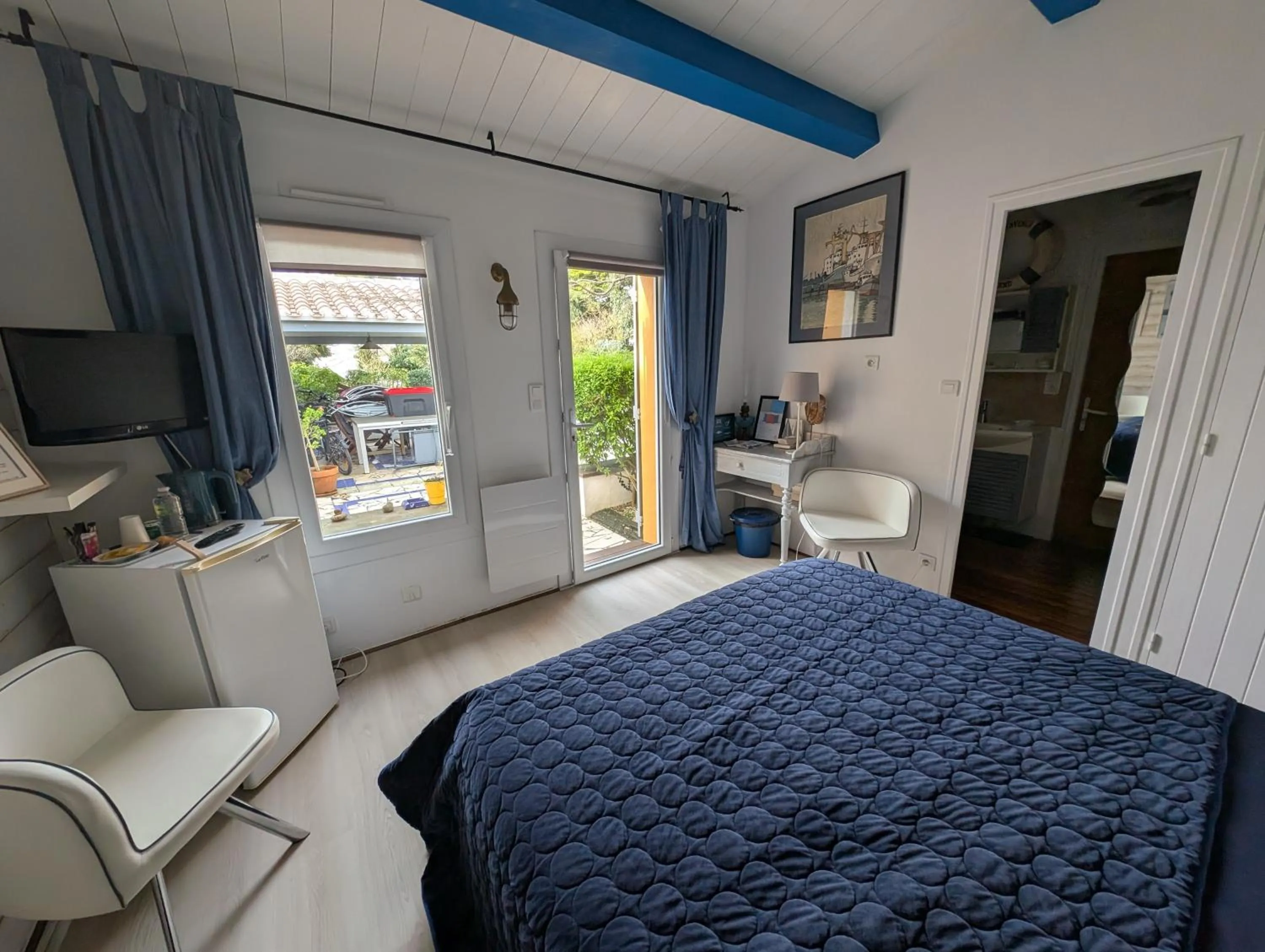 Bed in Les Yeux Bleus Bed & Breakfast