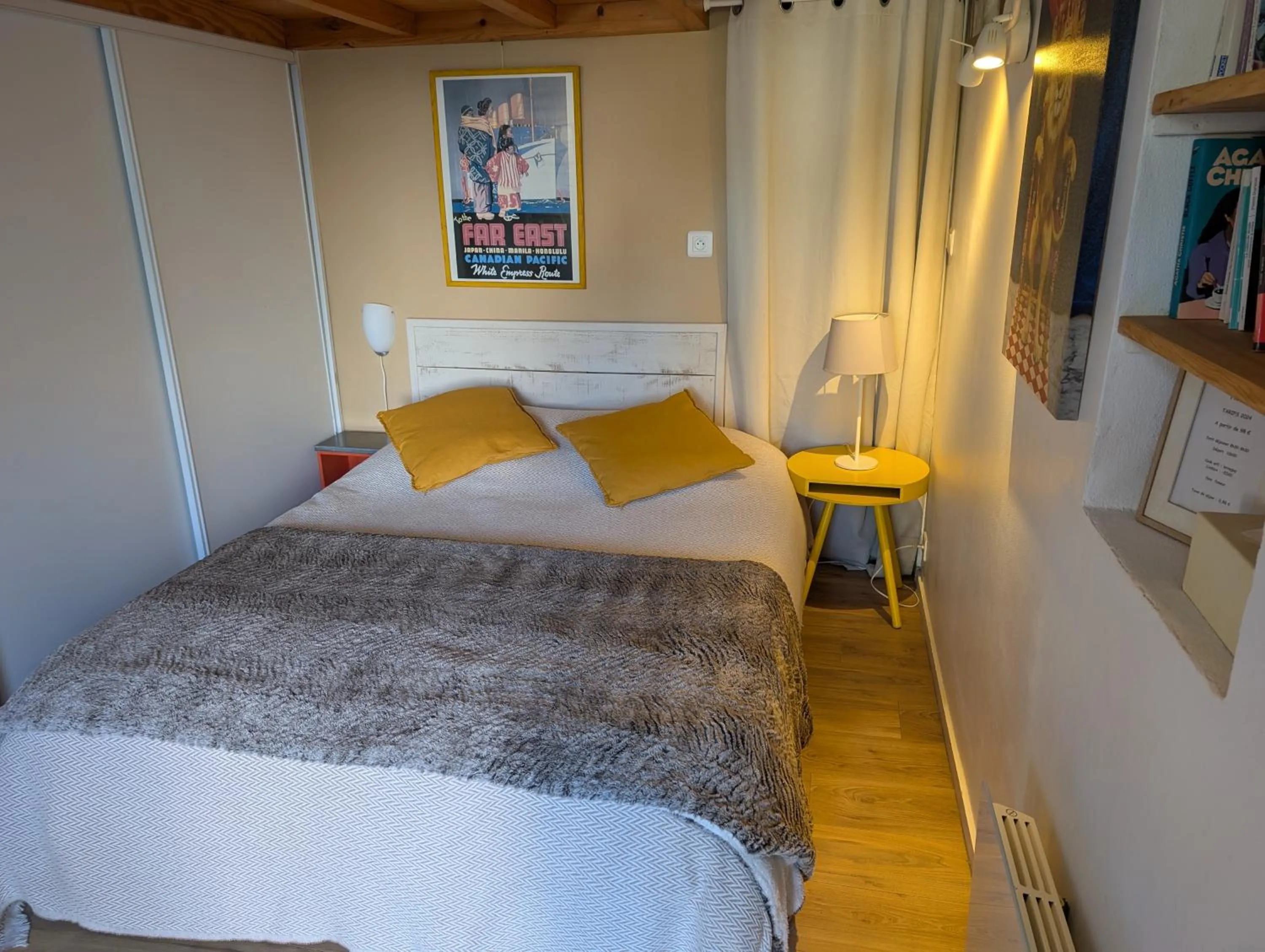 Bed in Les Yeux Bleus Bed & Breakfast