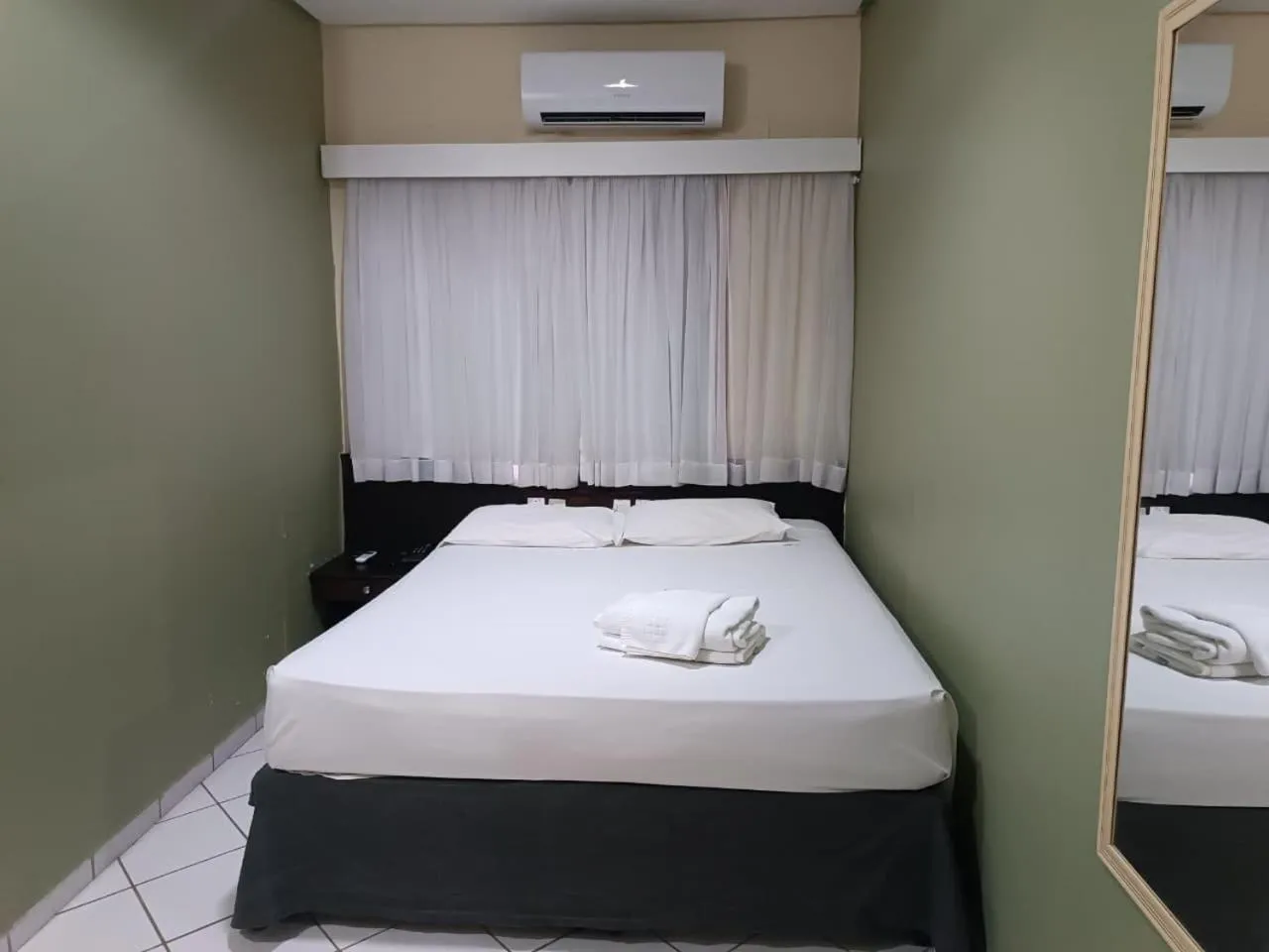 Bedroom, Bed in Pousada dos Girassóis