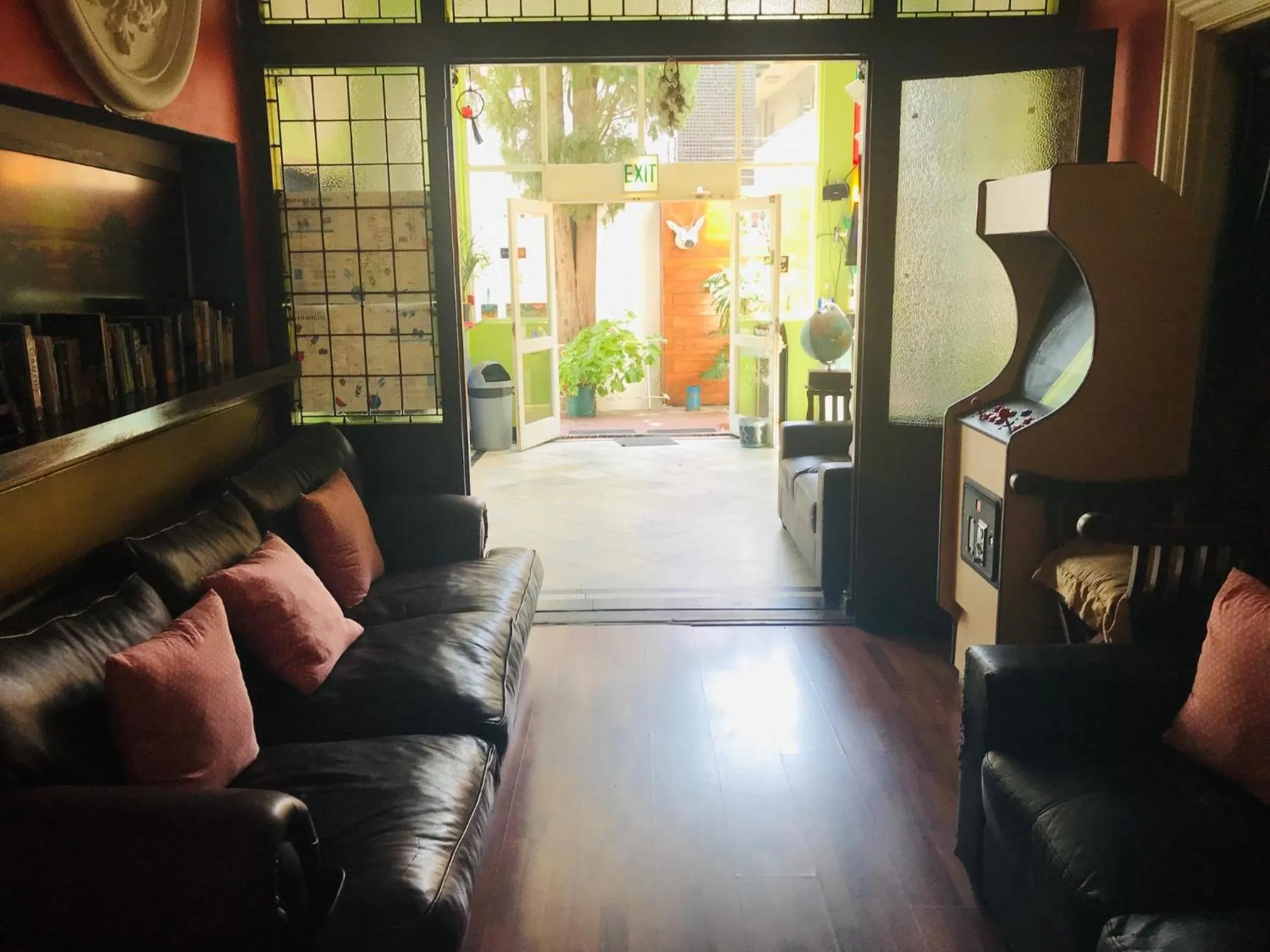 Property building in Big Blue Backpackers