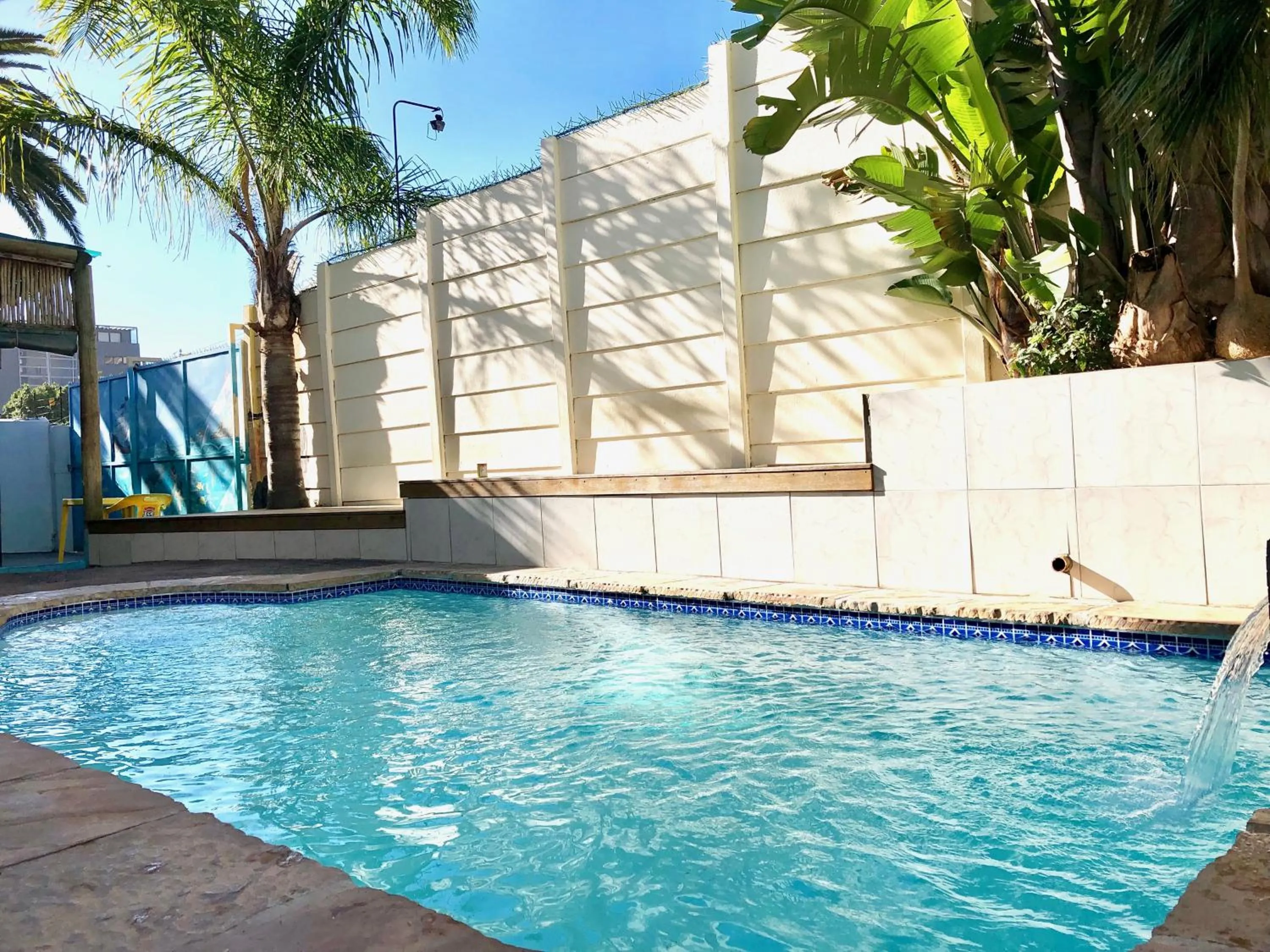 Property building in Big Blue Backpackers