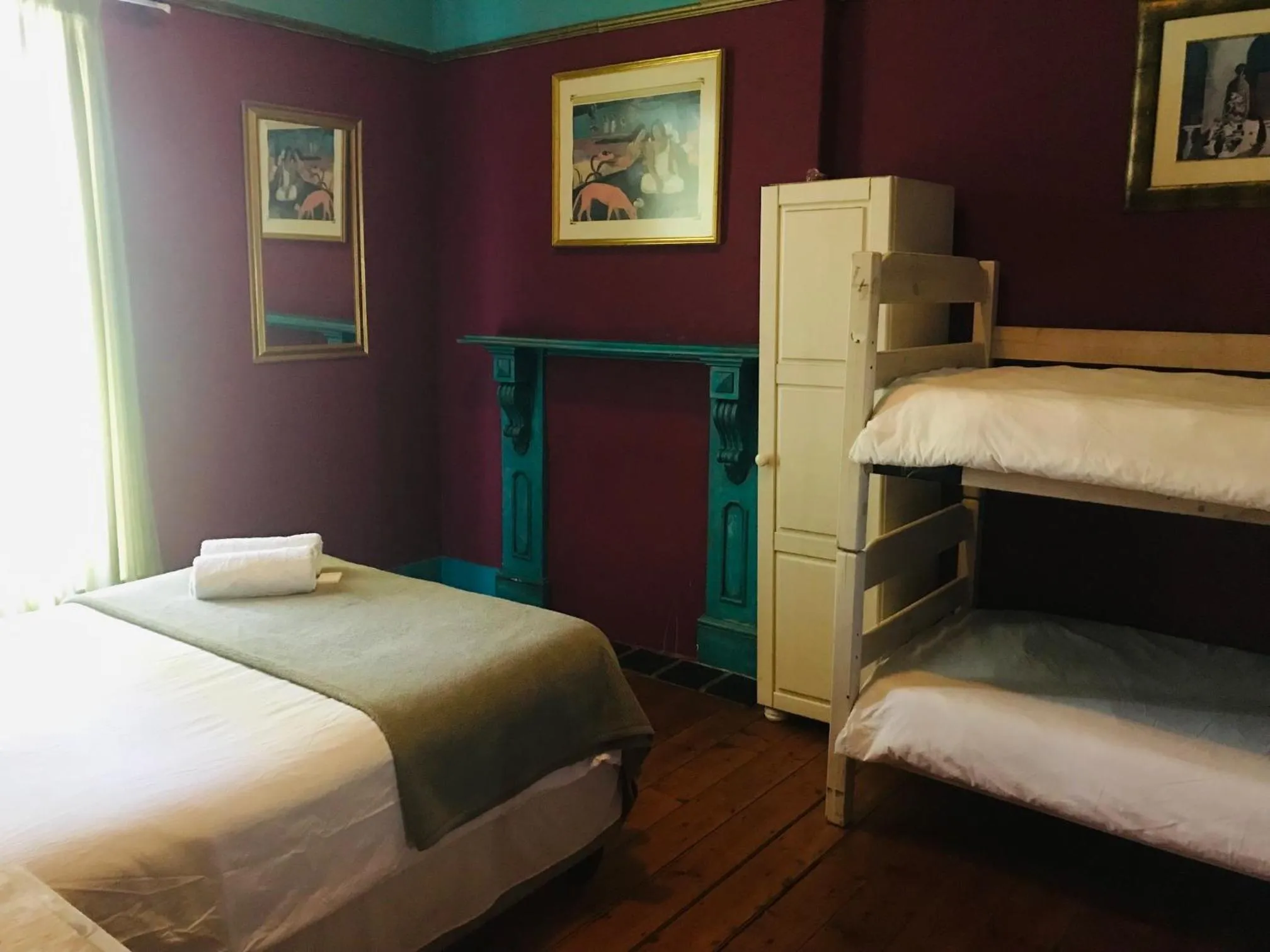 Property building, Bed in Big Blue Backpackers