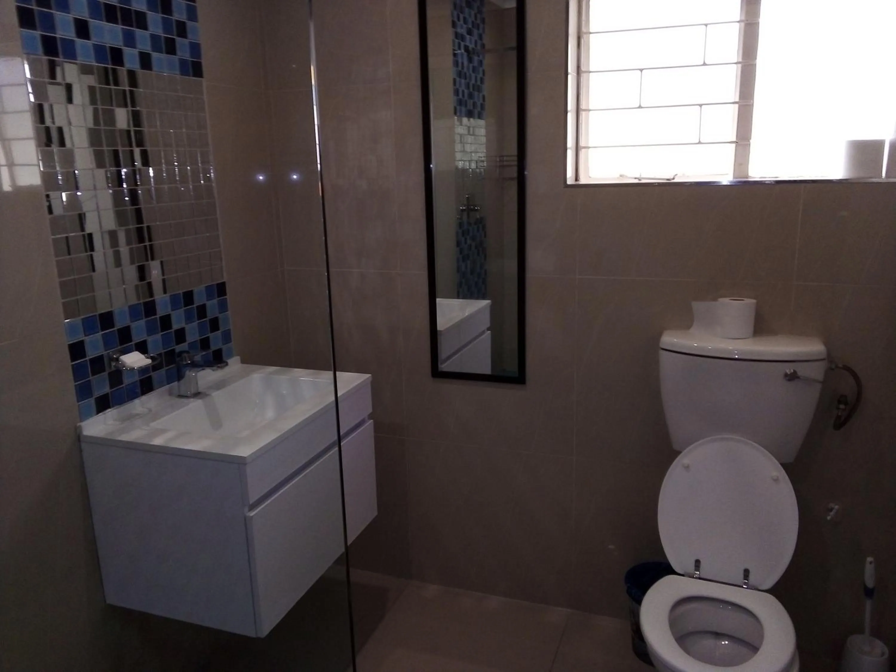 Bathroom in Big Blue Backpackers