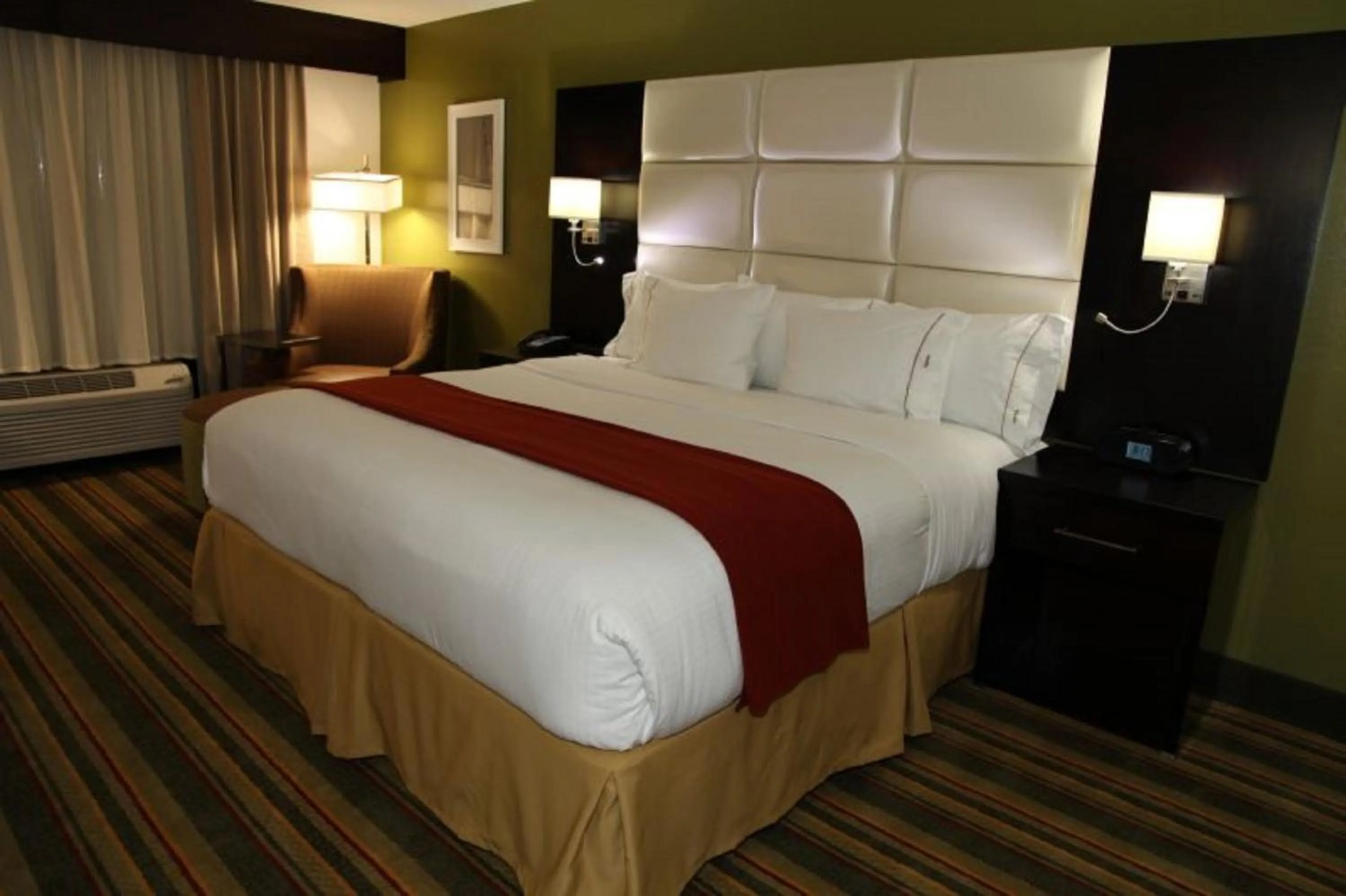 Photo of the whole room, Bed in Holiday Inn Express & Suites - Huntsville Airport by IHG
