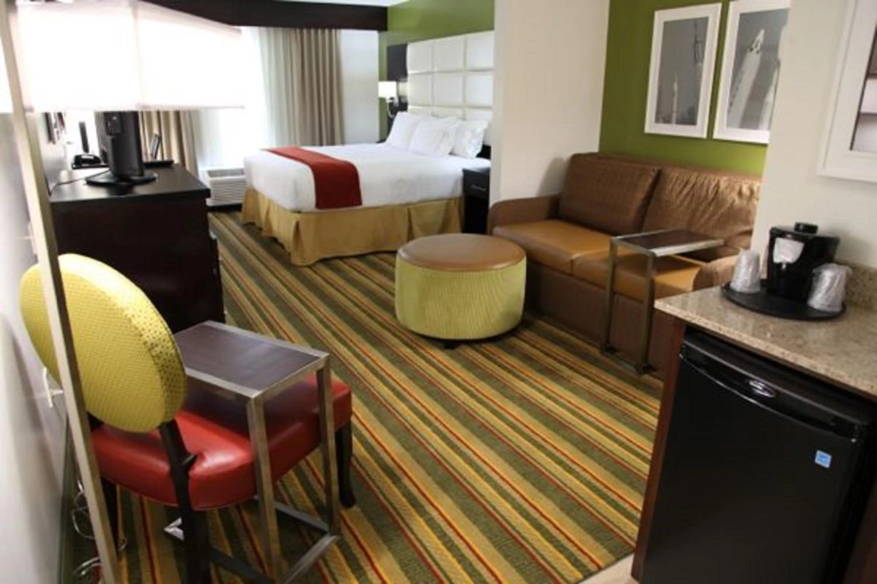Photo of the whole room, Bed in Holiday Inn Express & Suites - Huntsville Airport by IHG
