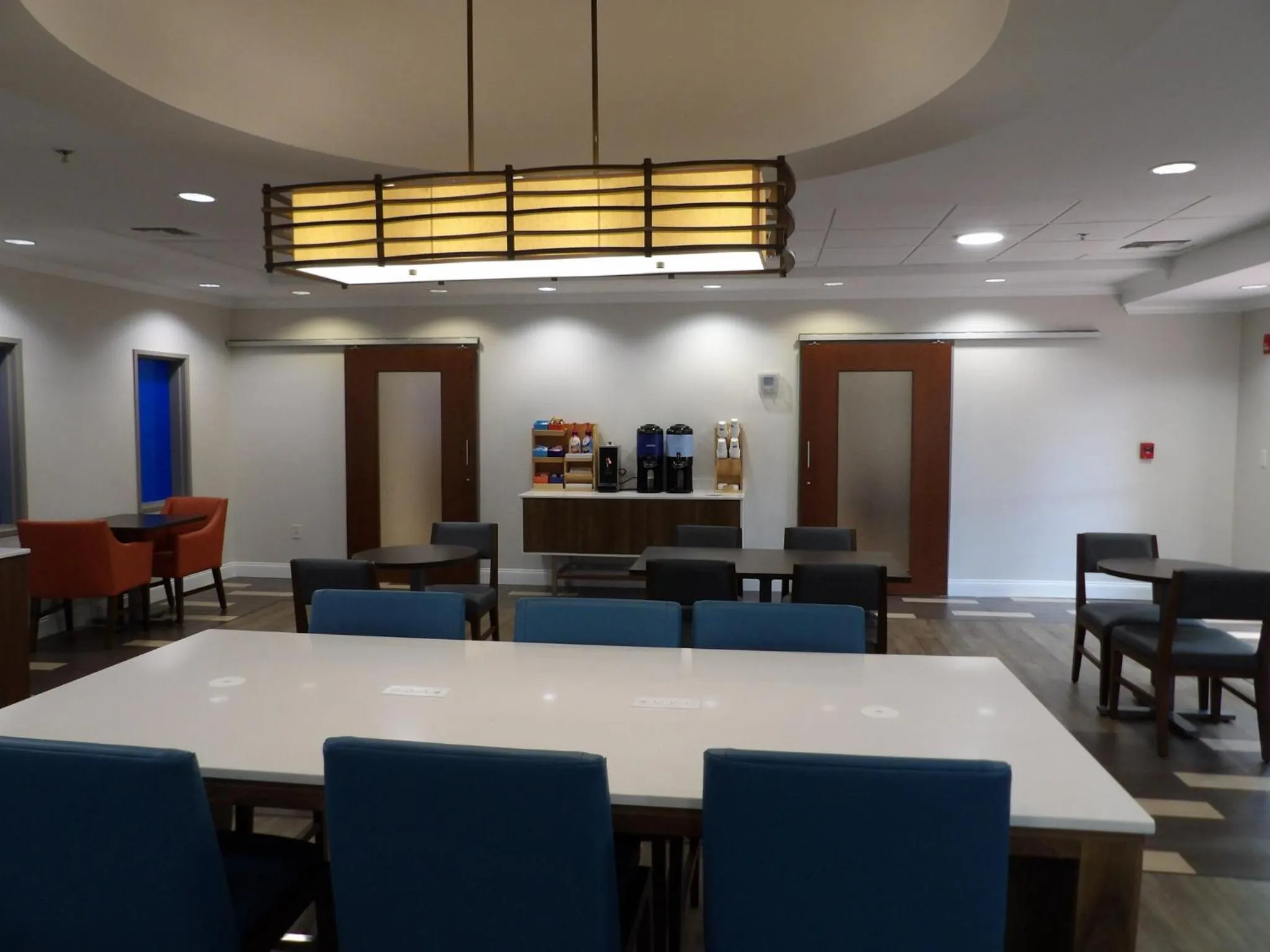 Breakfast in Holiday Inn Express & Suites - Huntsville Airport by IHG