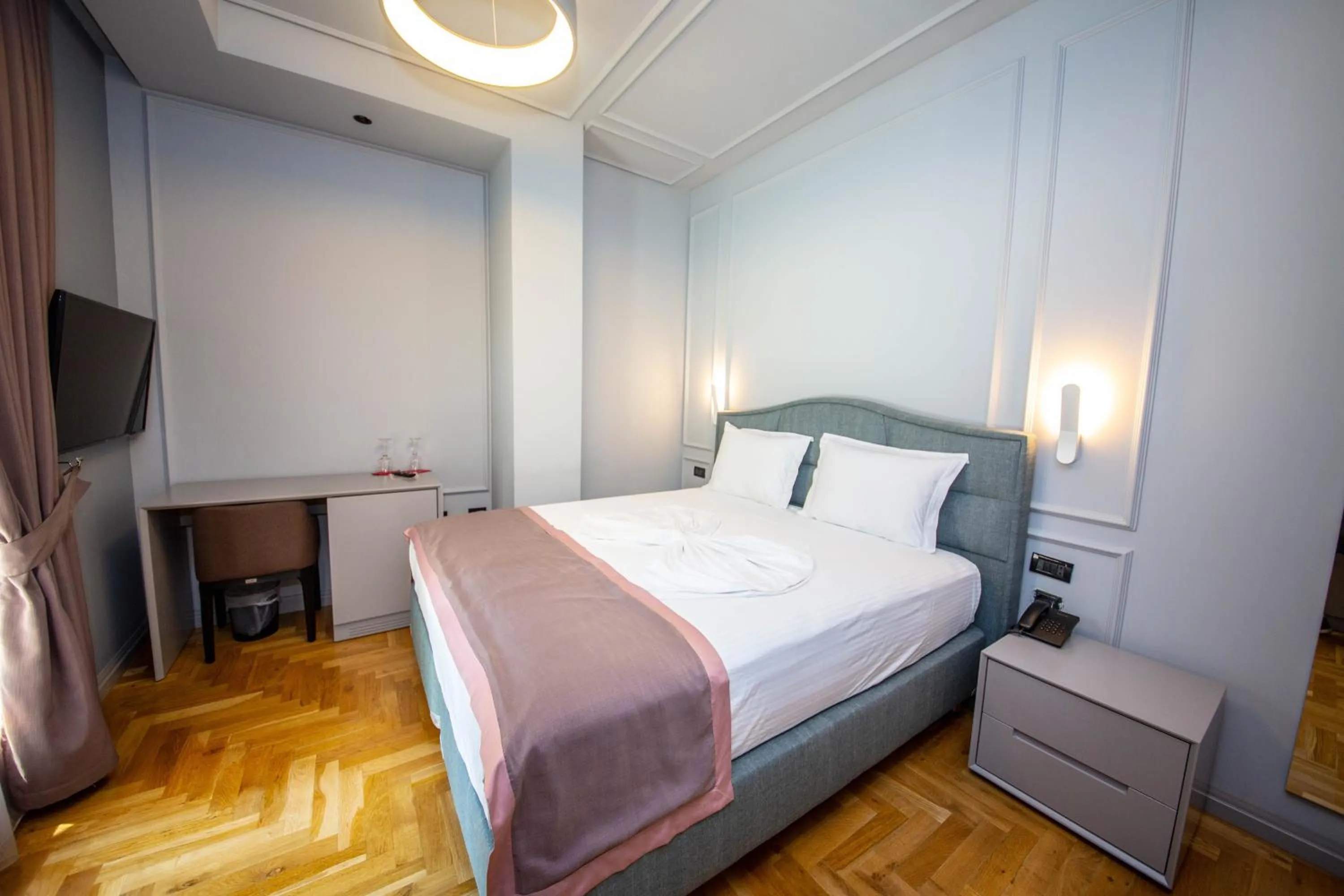 Bedroom, Bed in City Center Hotel