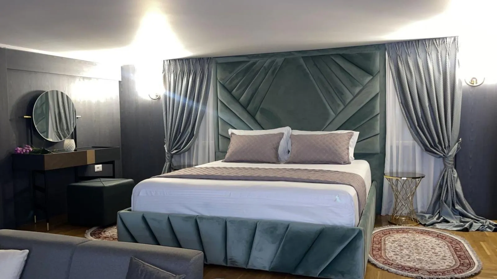 Bed in City Center Hotel