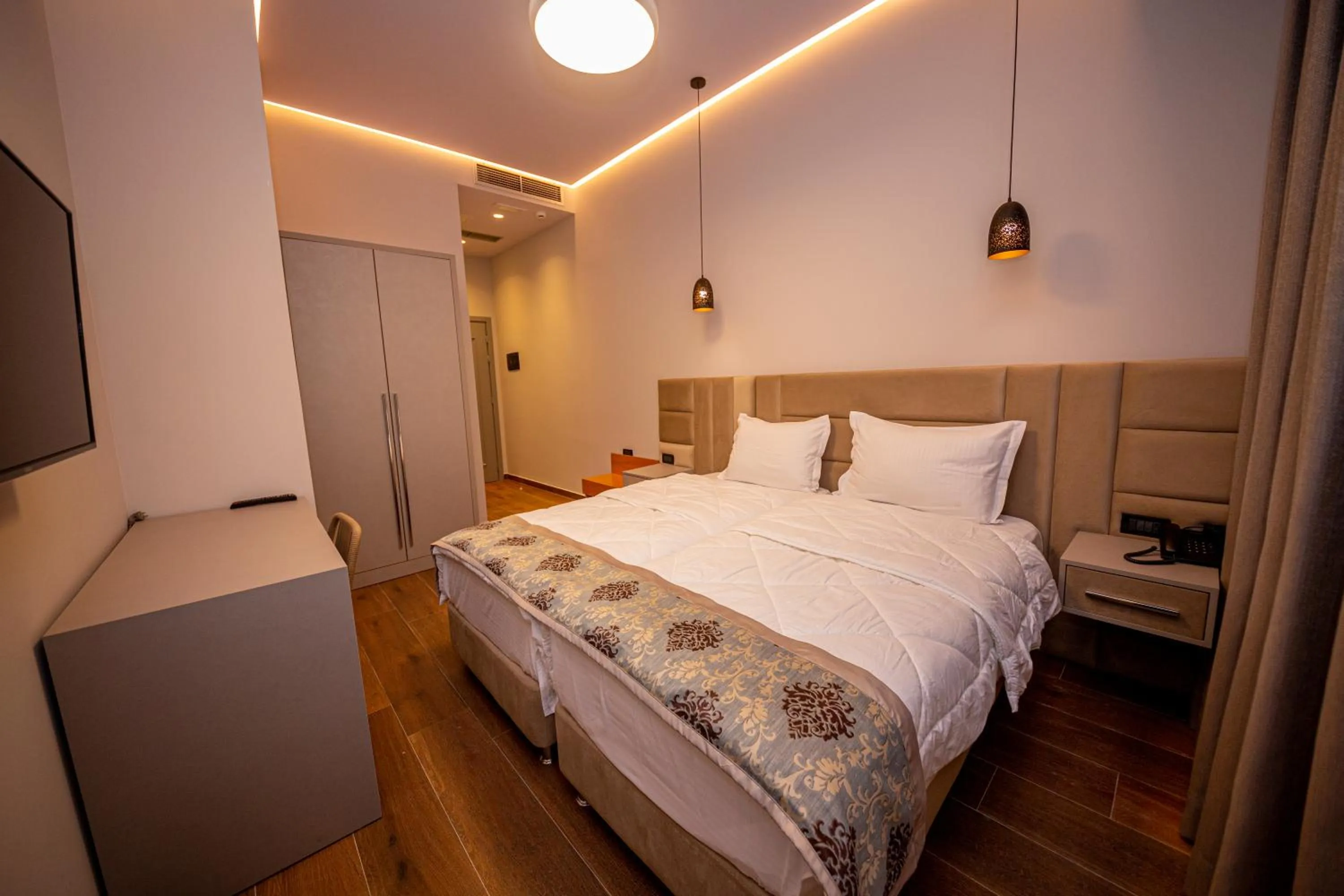 Bedroom, Bed in City Center Hotel