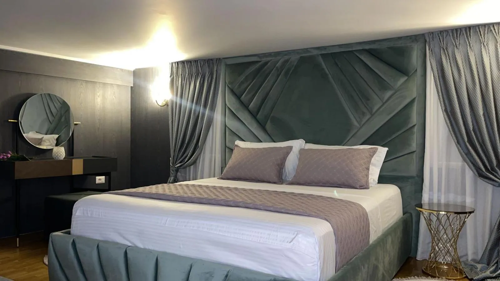 Bed in City Center Hotel