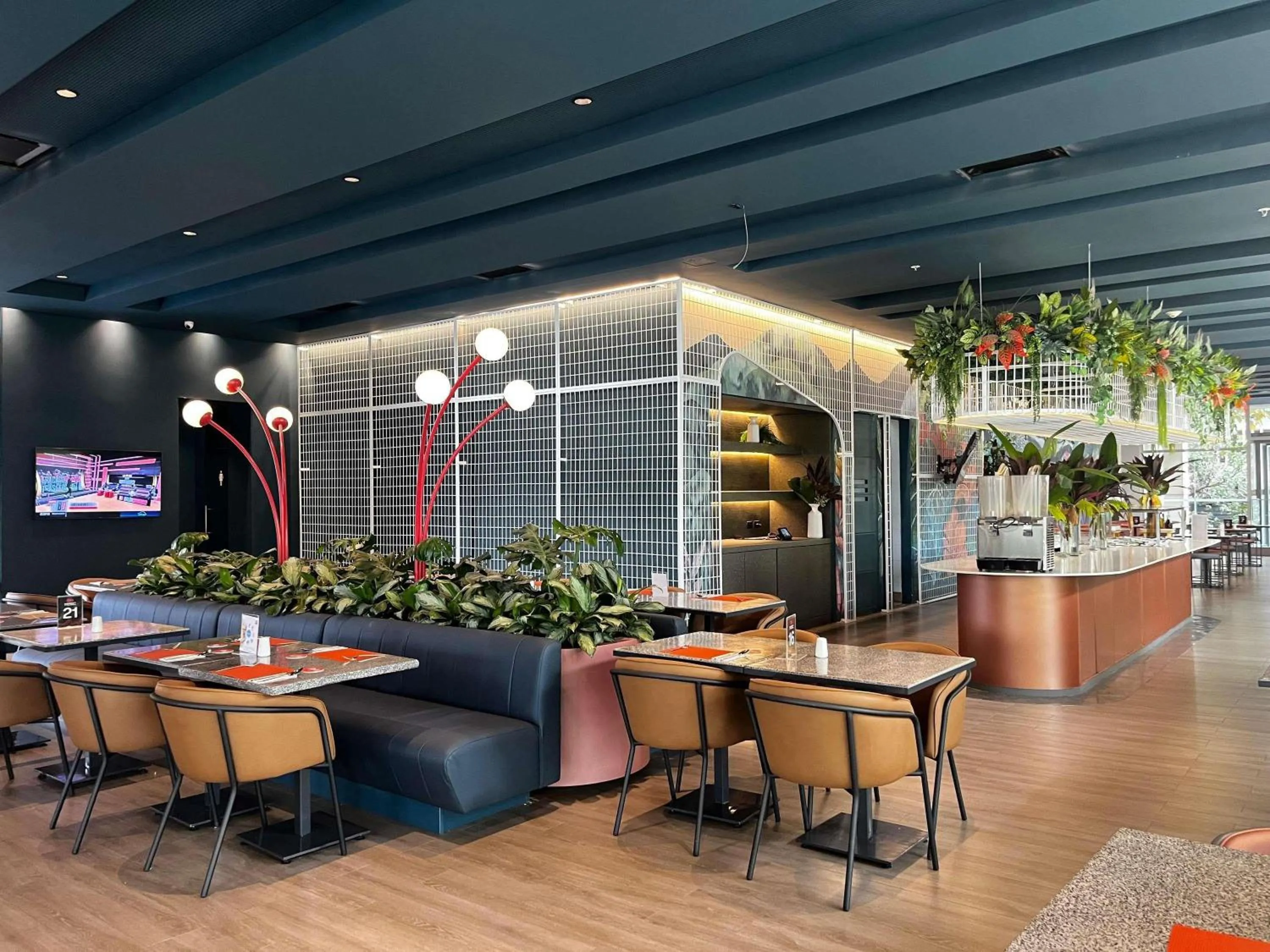 Restaurant/places to eat in ibis Medellin