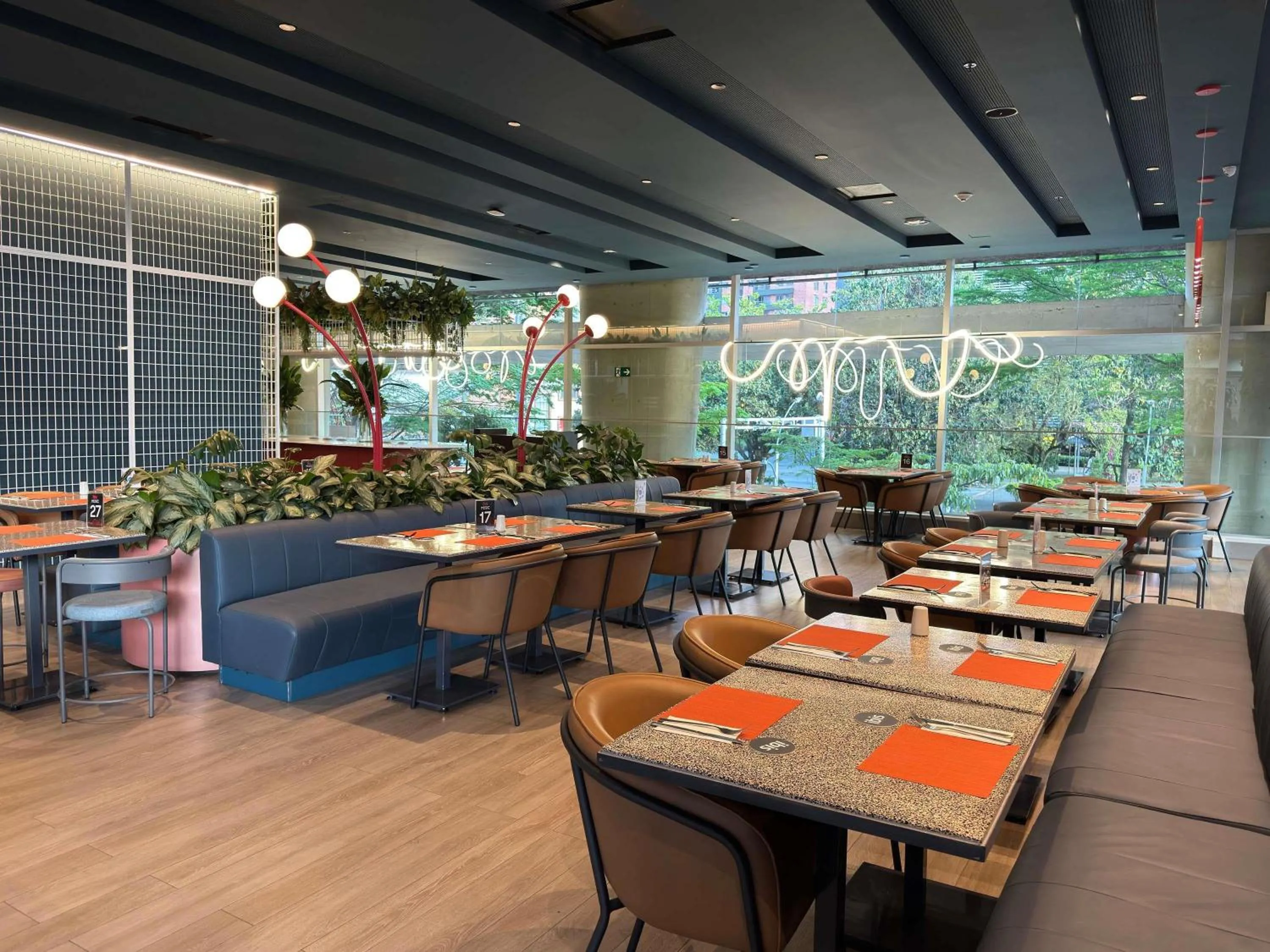 Restaurant/places to eat in ibis Medellin