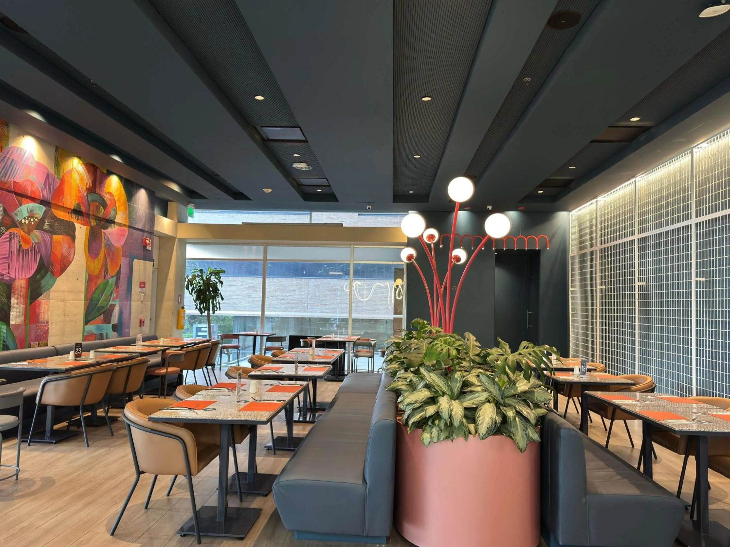 Restaurant/places to eat in ibis Medellin