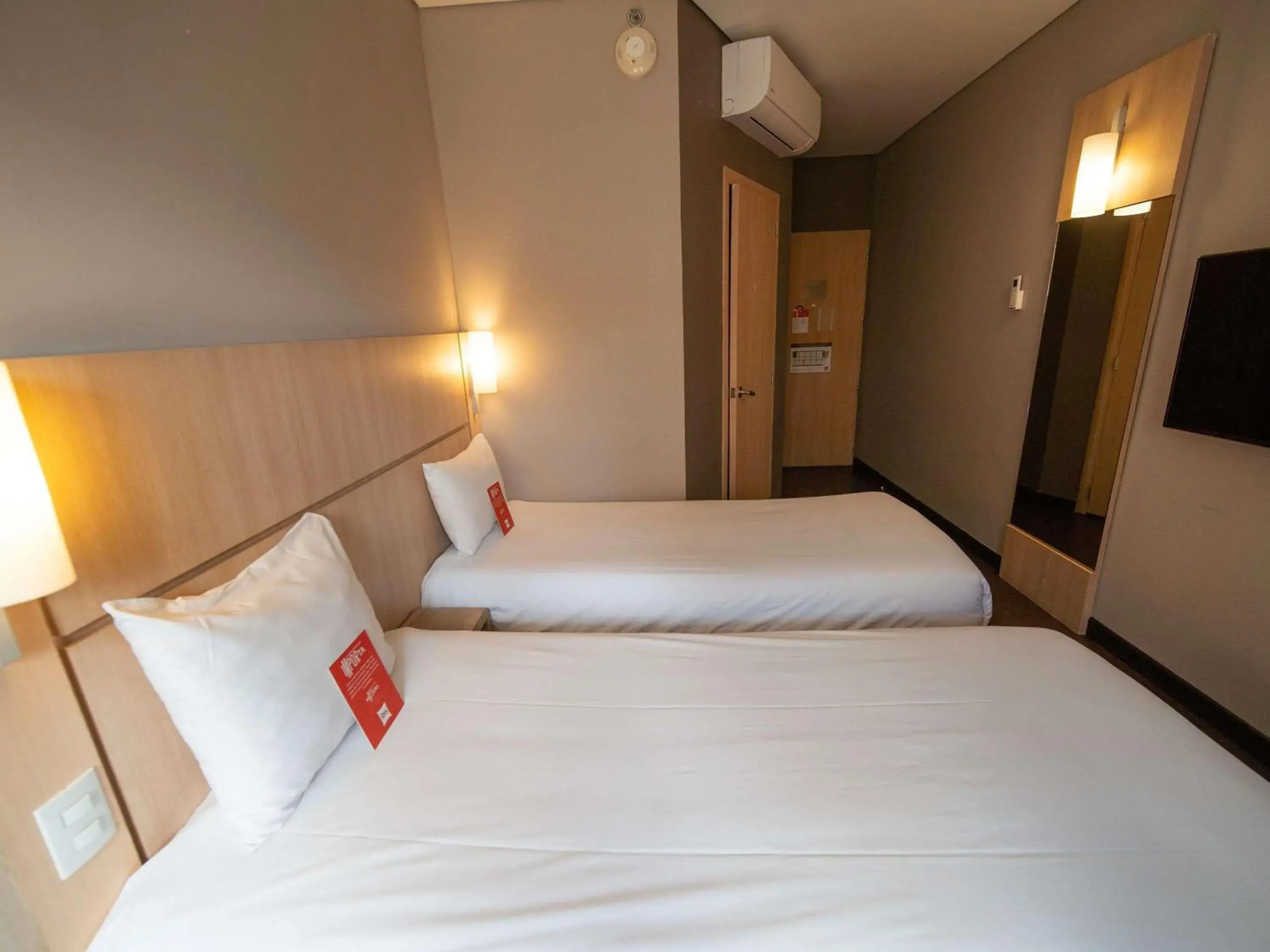 Twin Room in ibis Medellin Twin Room in ibis Medellin