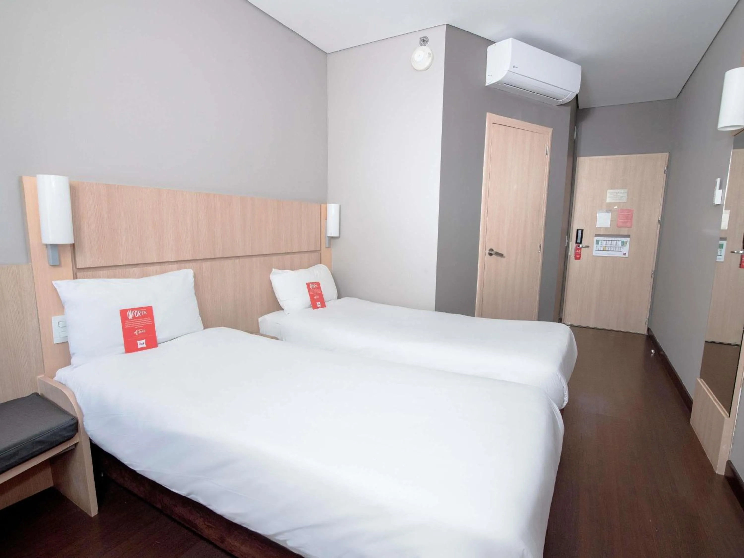 Bedroom, Bed in ibis Medellin