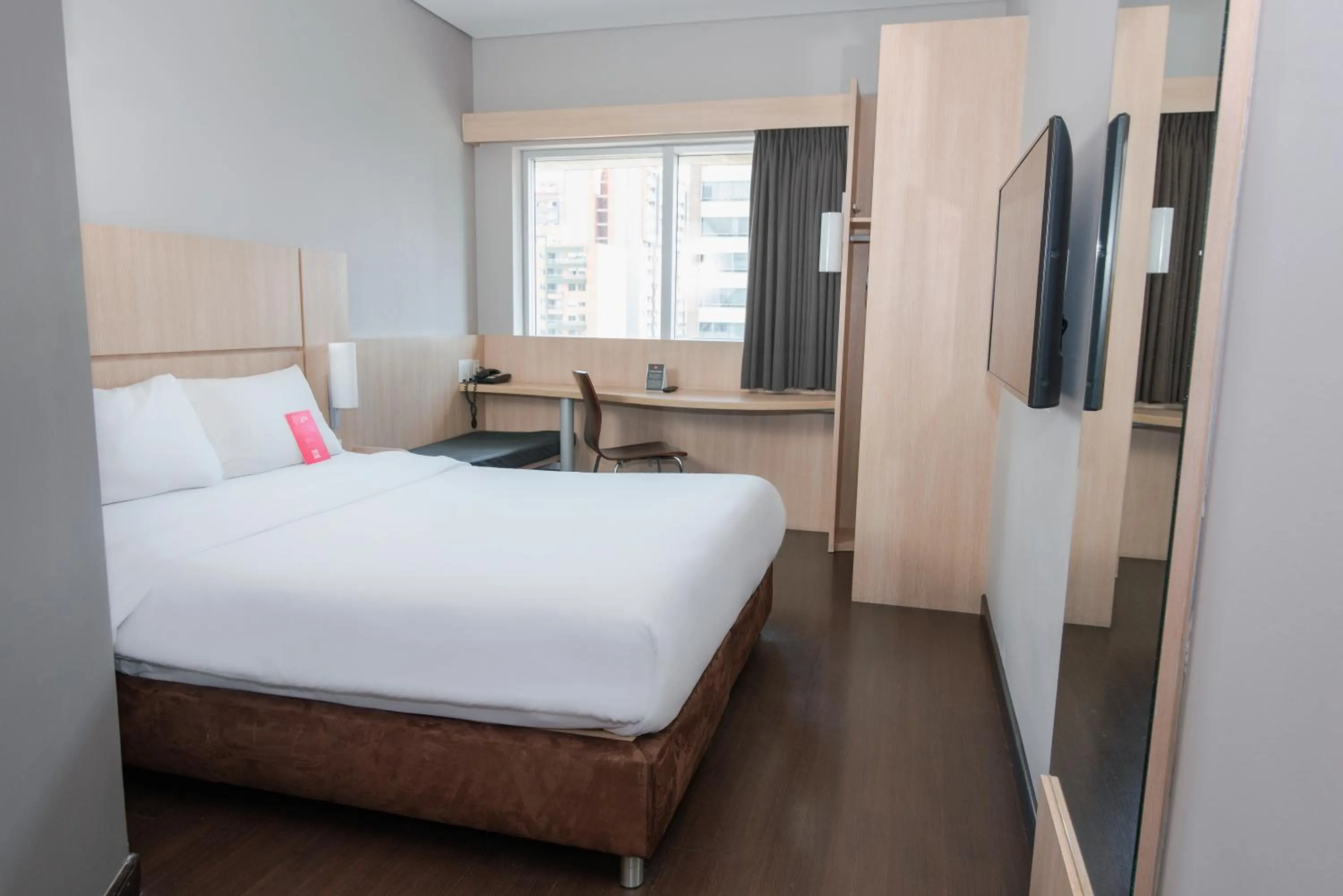 Bed in ibis Medellin