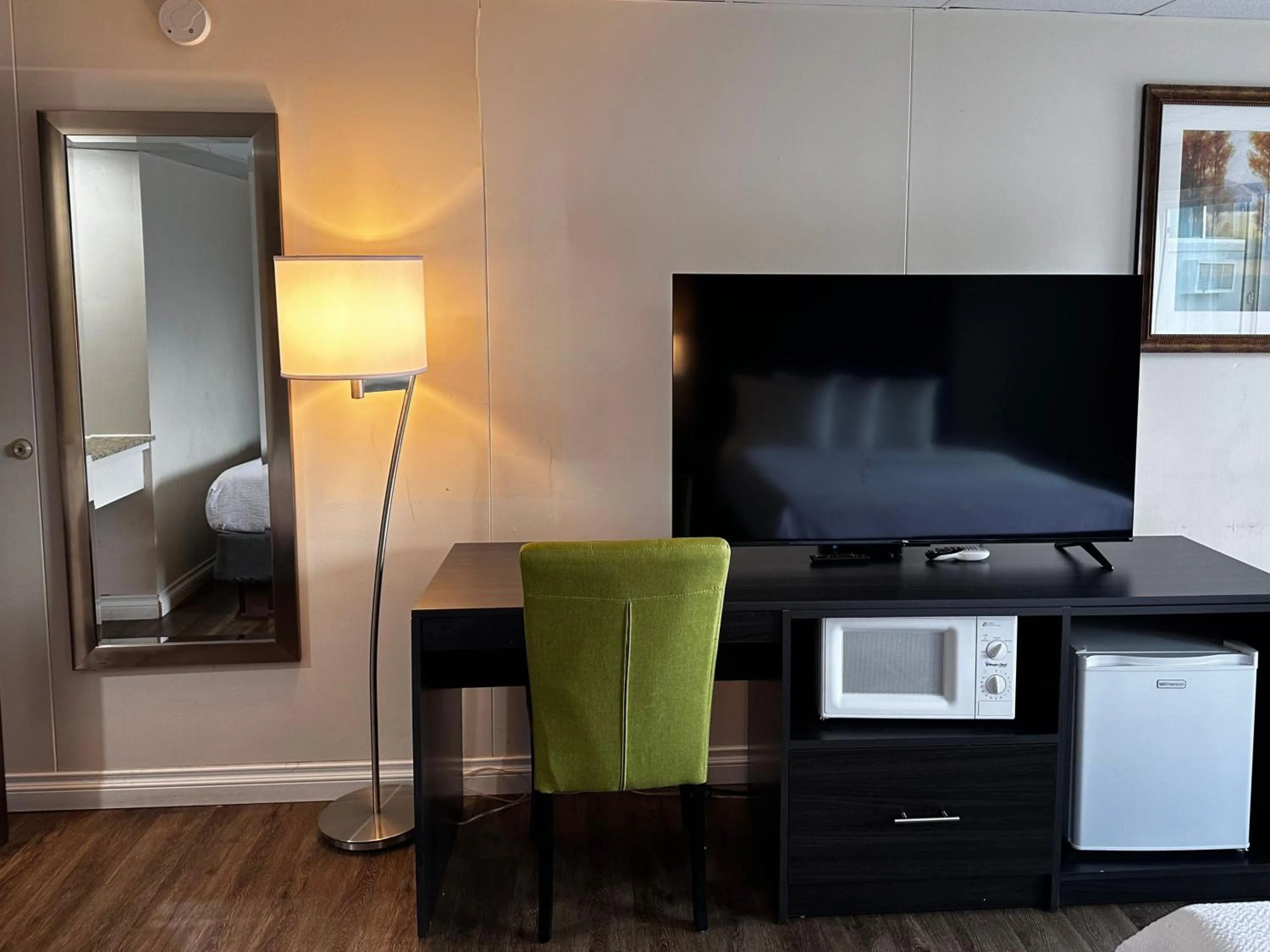 TV and multimedia in Expedition Lodge Estes Park at Rocky Mtn National Park