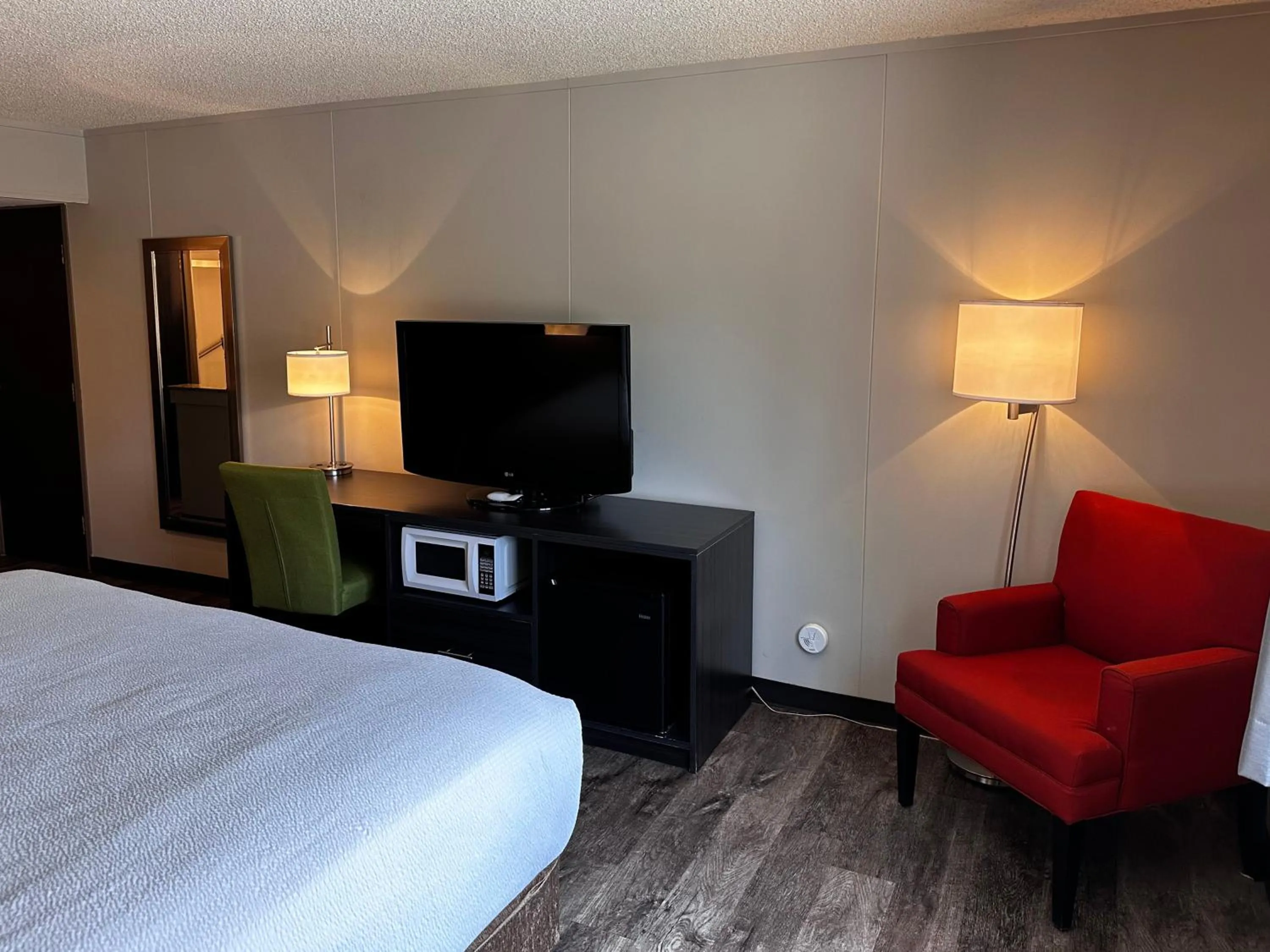 TV and multimedia, Bed in Expedition Lodge Estes Park at Rocky Mtn National Park