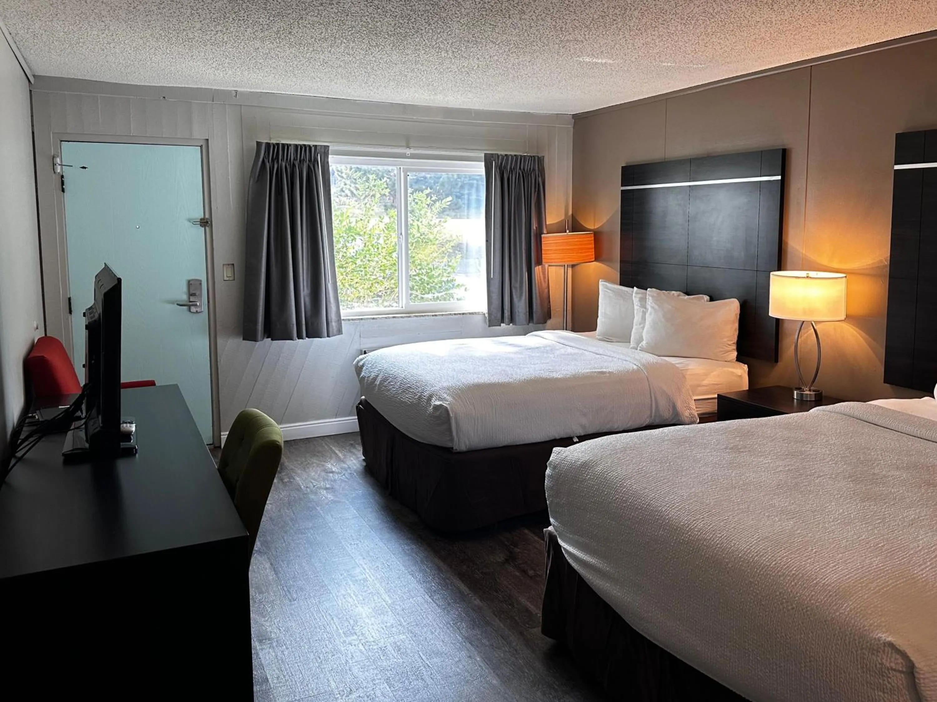 Bedroom, Bed in Expedition Lodge Estes Park at Rocky Mtn National Park