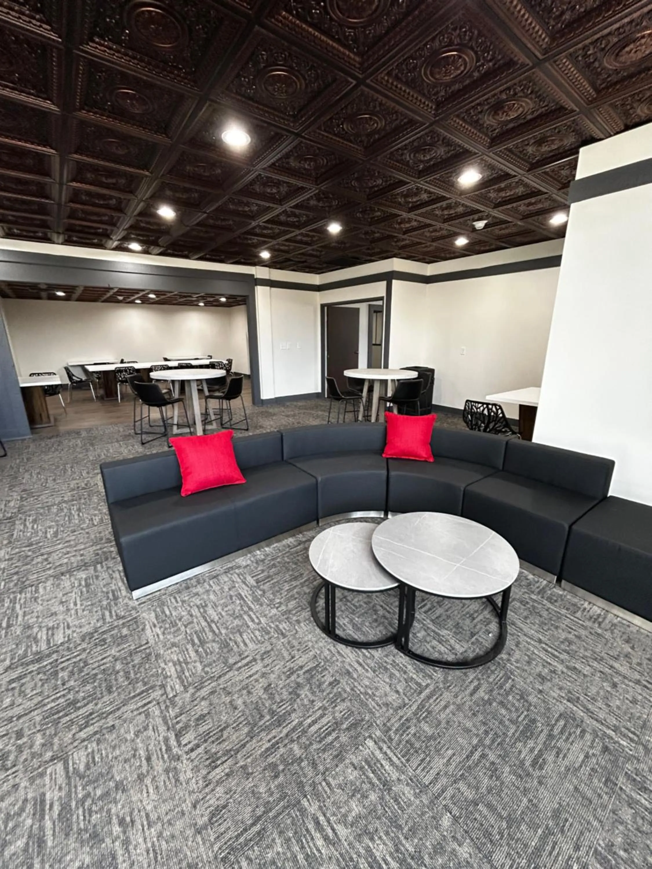 Meeting/conference room in Expedition Lodge Estes Park at Rocky Mtn National Park