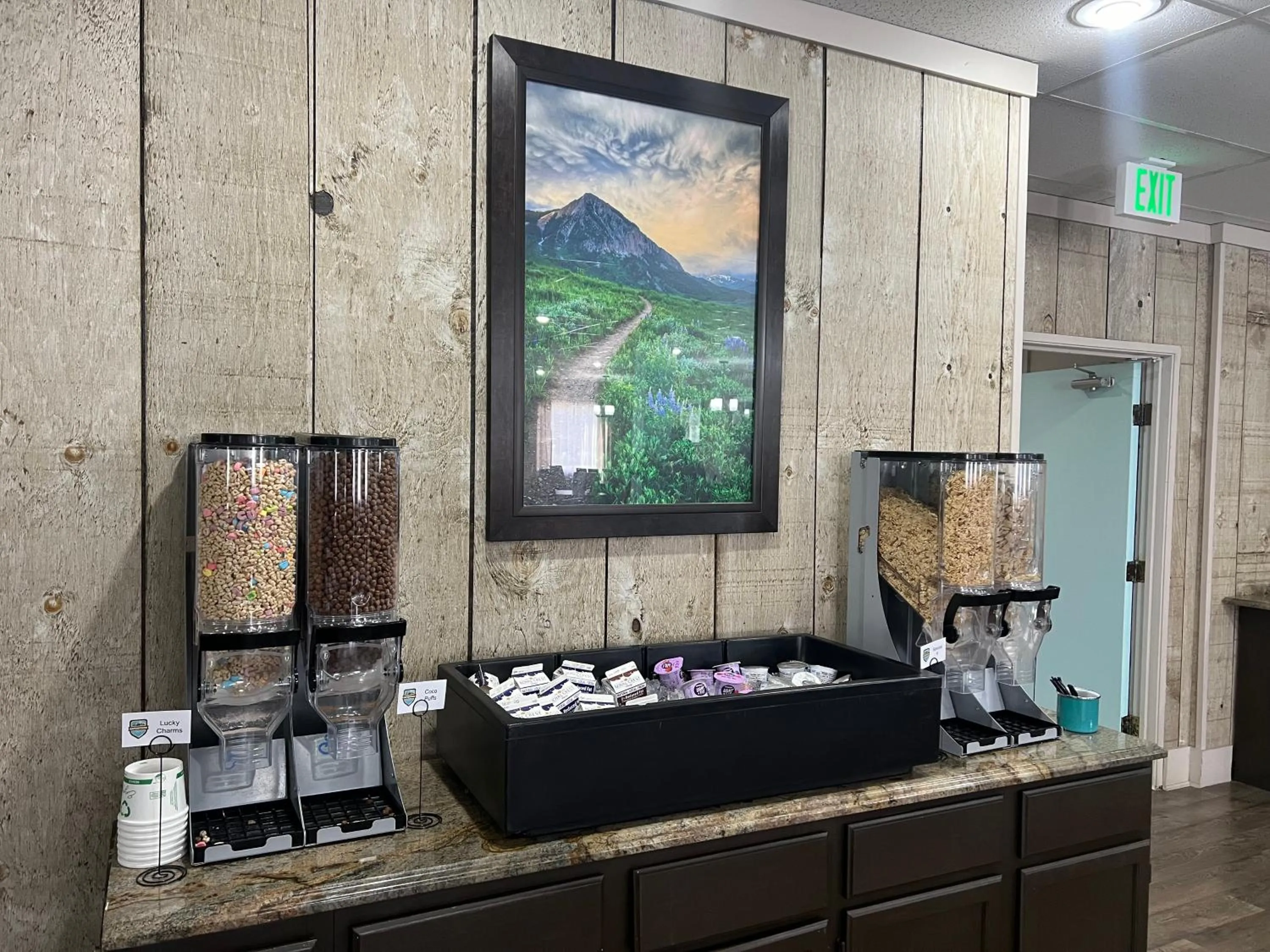 Breakfast in Expedition Lodge Estes Park at Rocky Mtn National Park