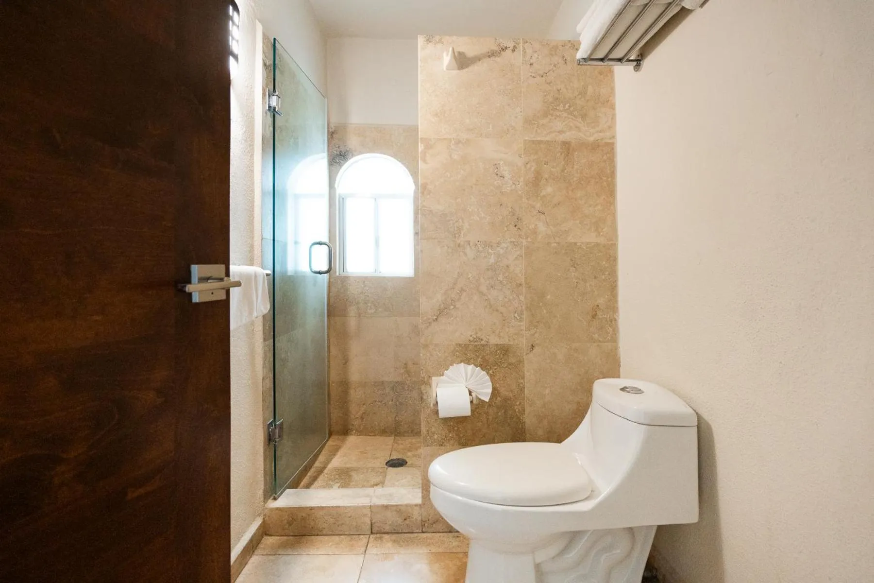 Shower in Hotel & Suites El Moro