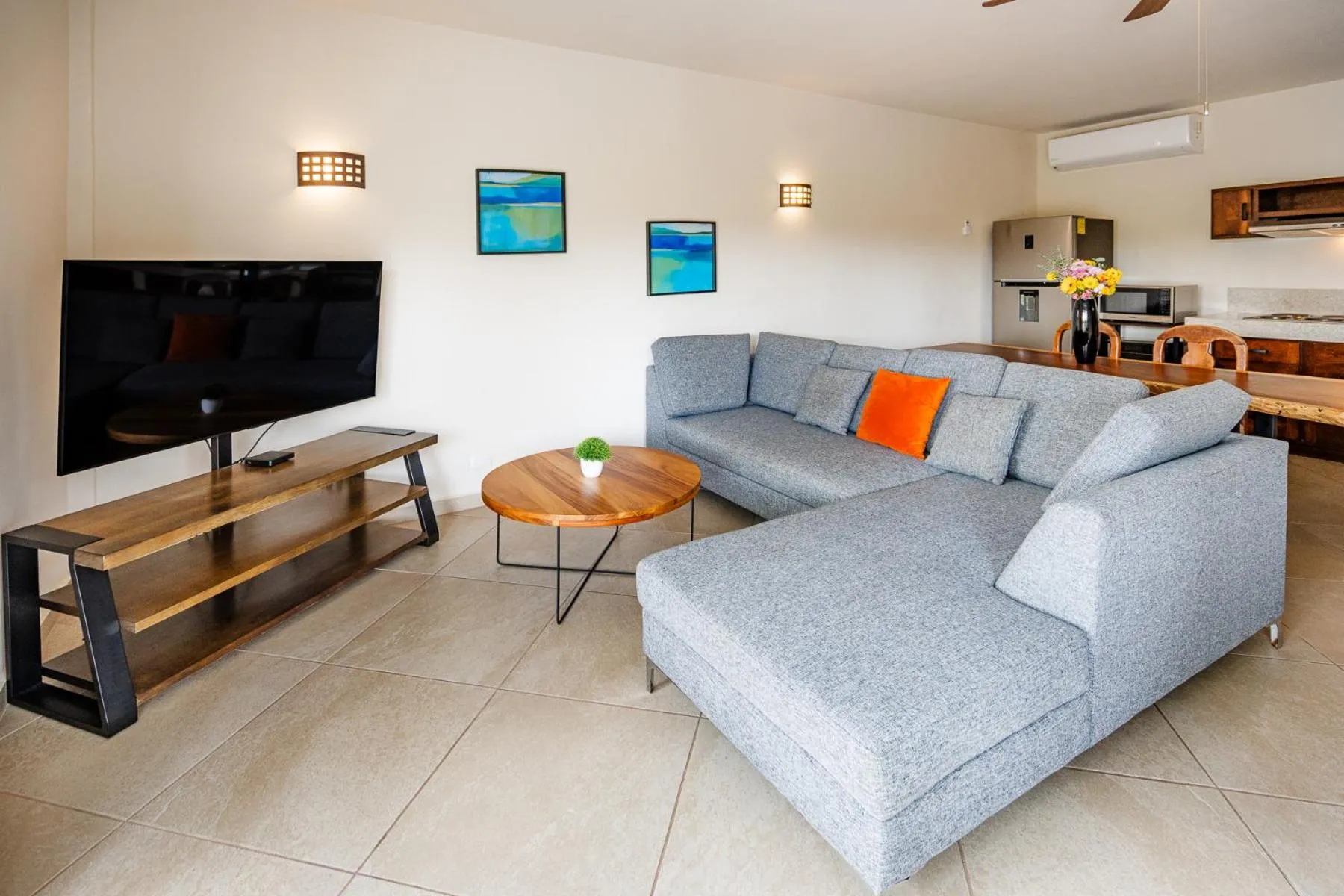 Communal lounge/ TV room in Hotel & Suites El Moro