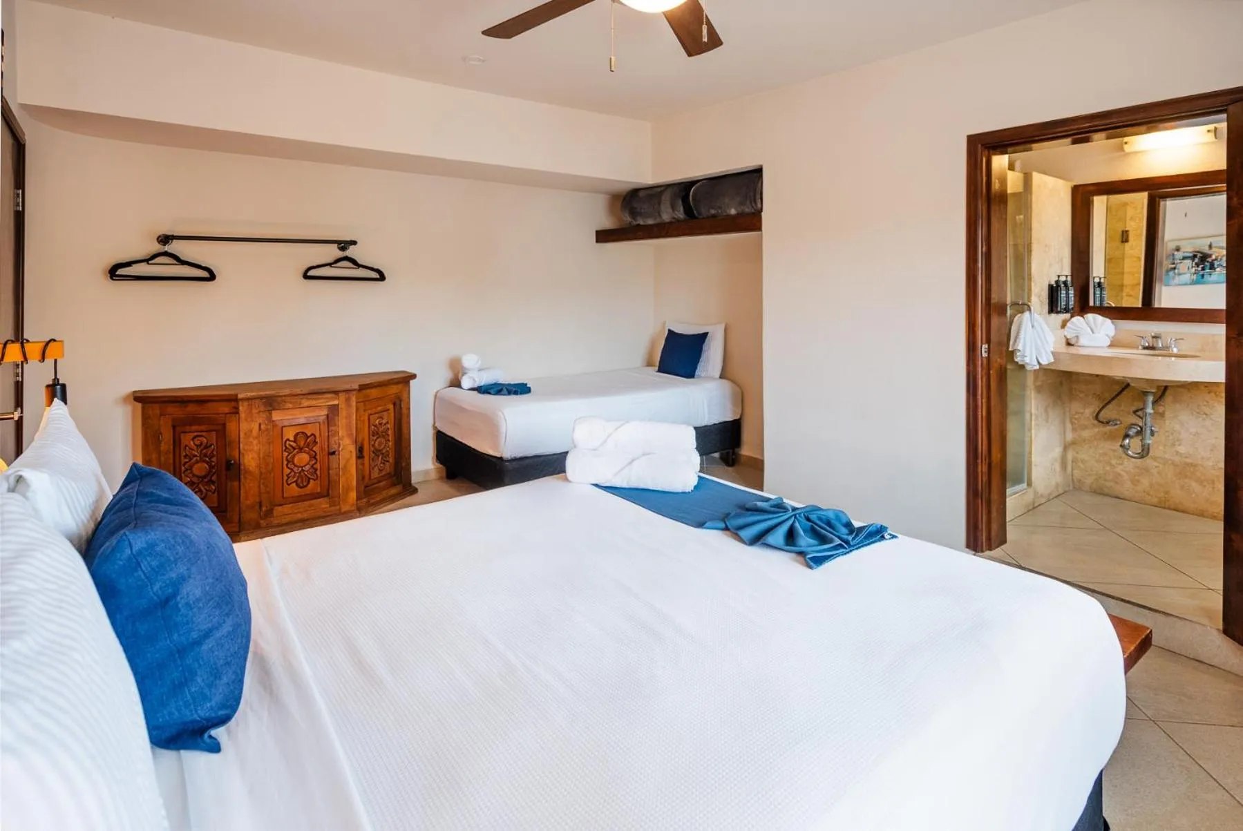 Bed in Hotel & Suites El Moro