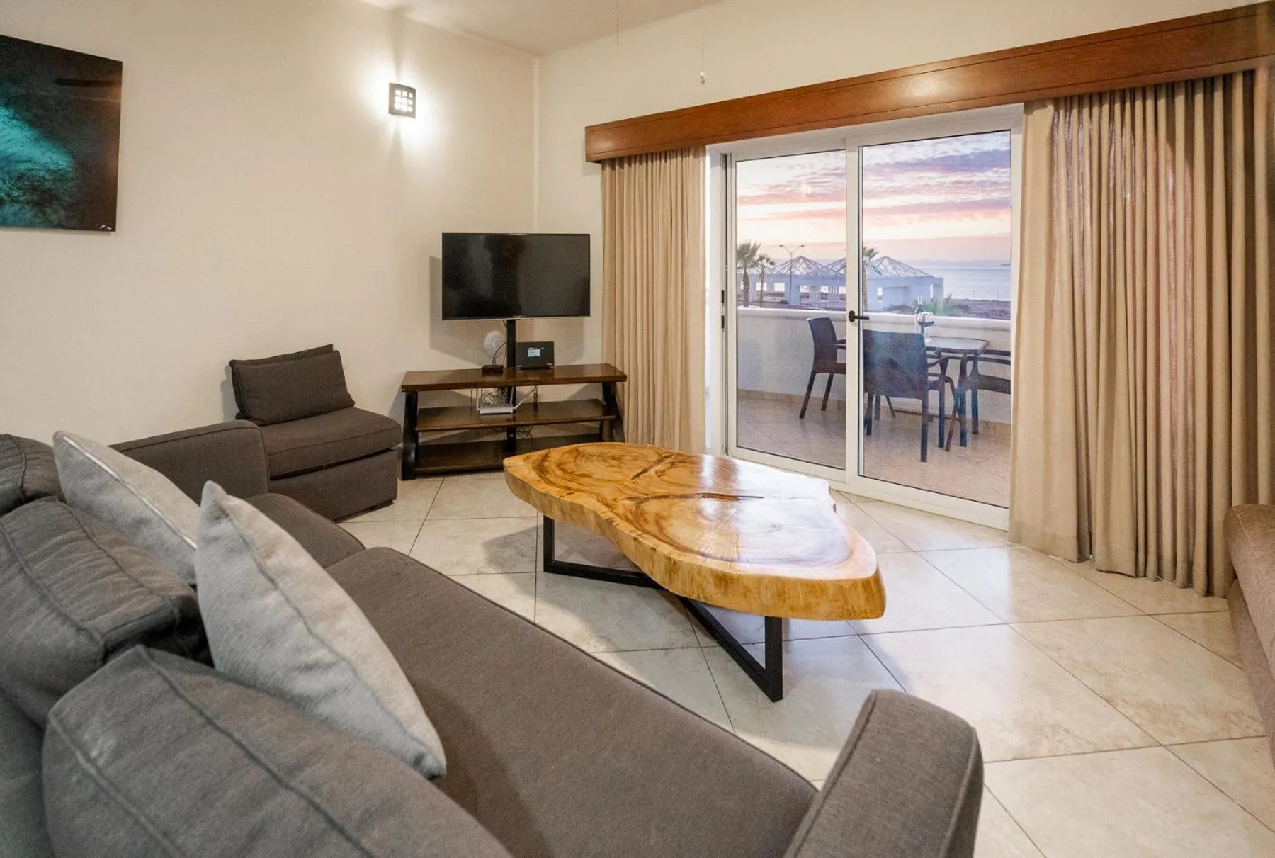 Communal lounge/ TV room in Hotel & Suites El Moro