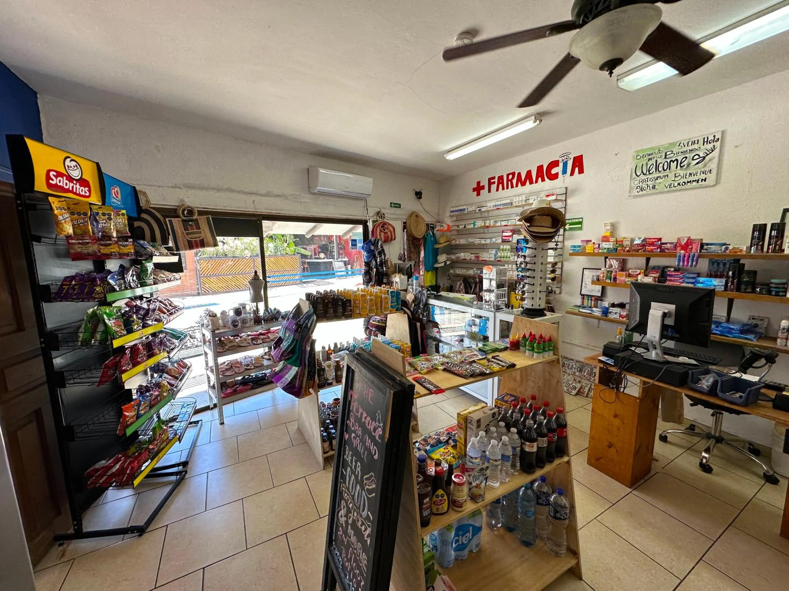 On-site shops in Siesta Suites Boutique Hotel