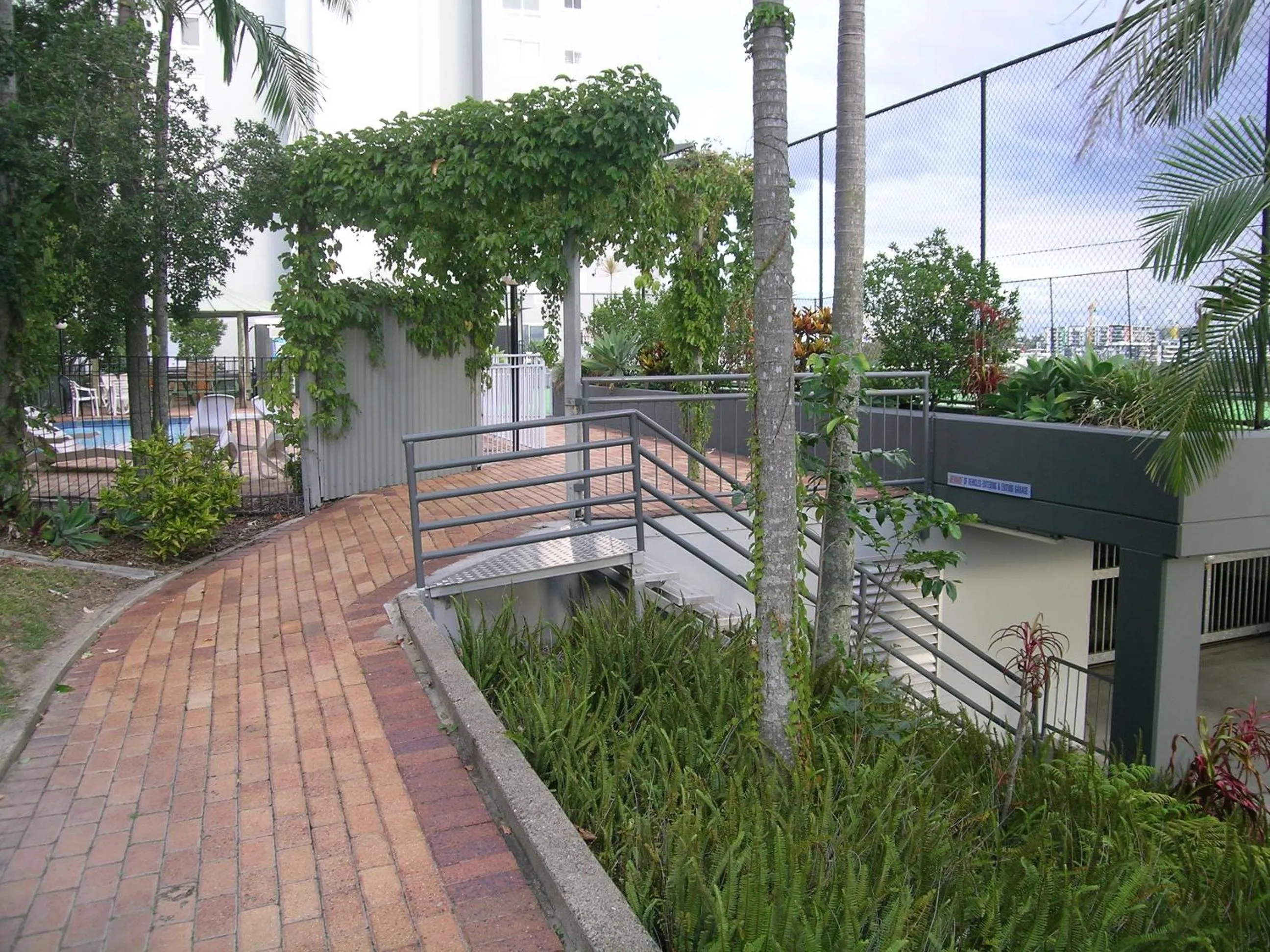 Facade/entrance in Fairthorpe Apartments