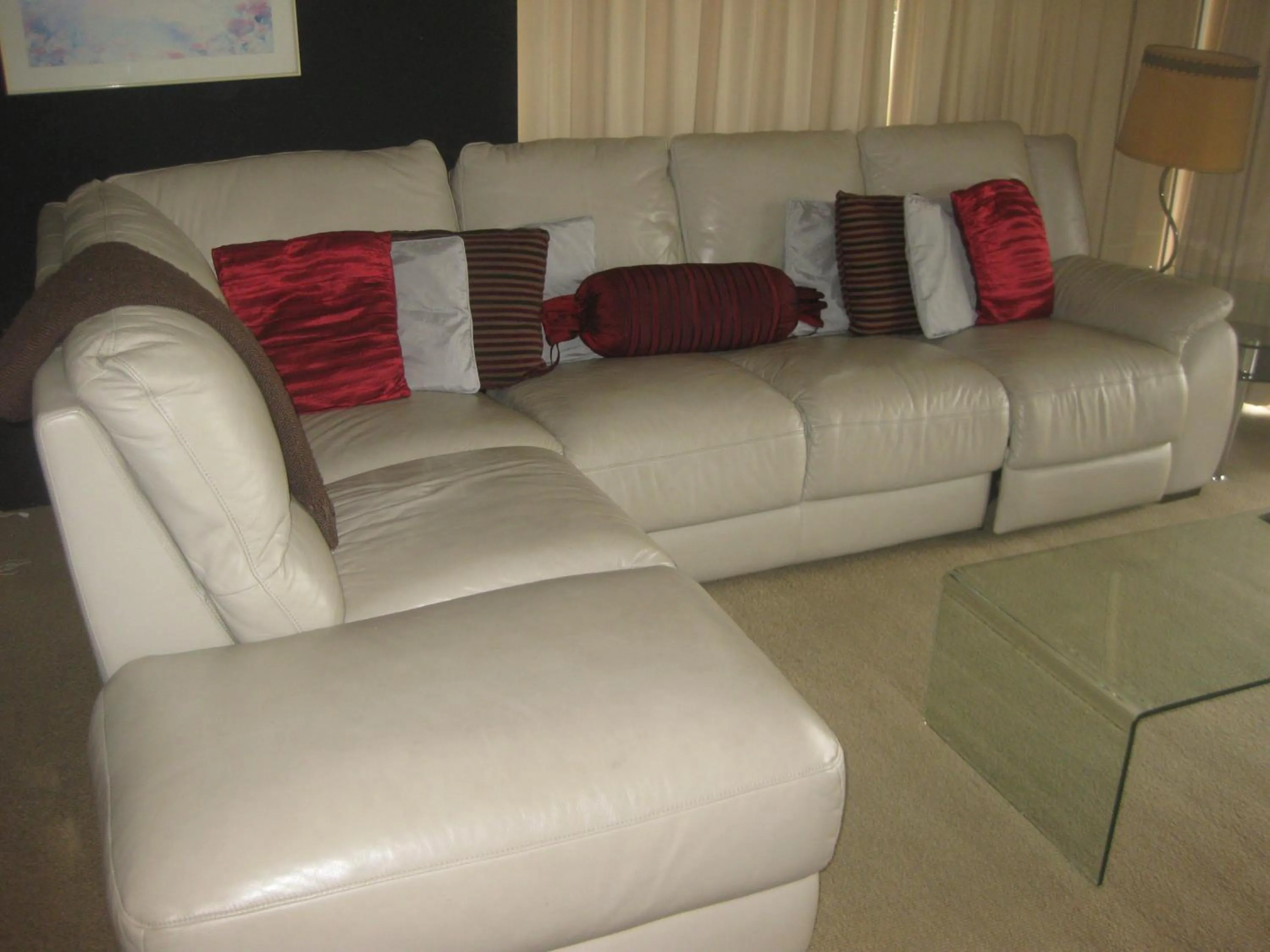 Living room in Fairthorpe Apartments