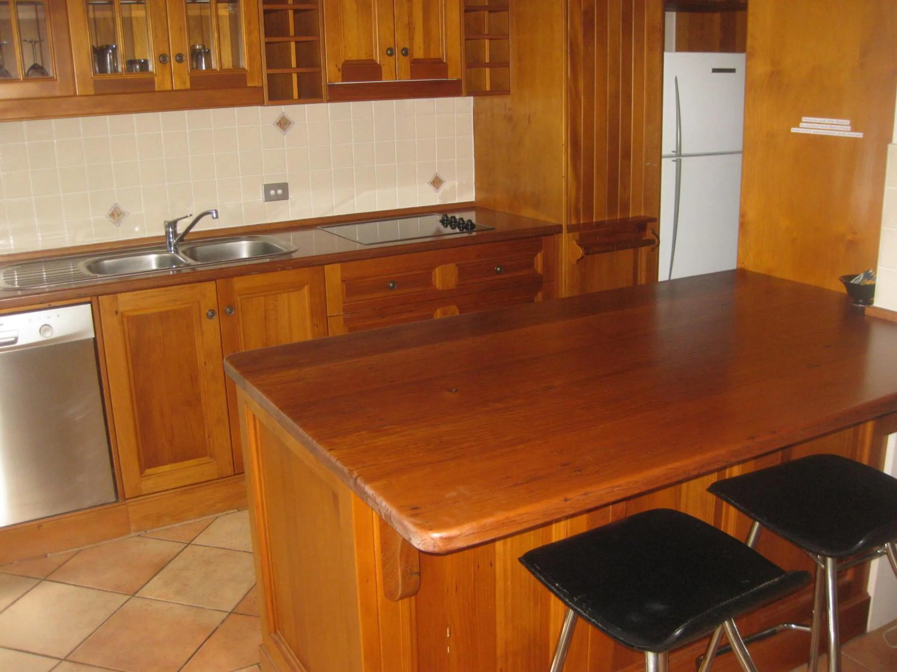 Kitchen or kitchenette in Fairthorpe Apartments