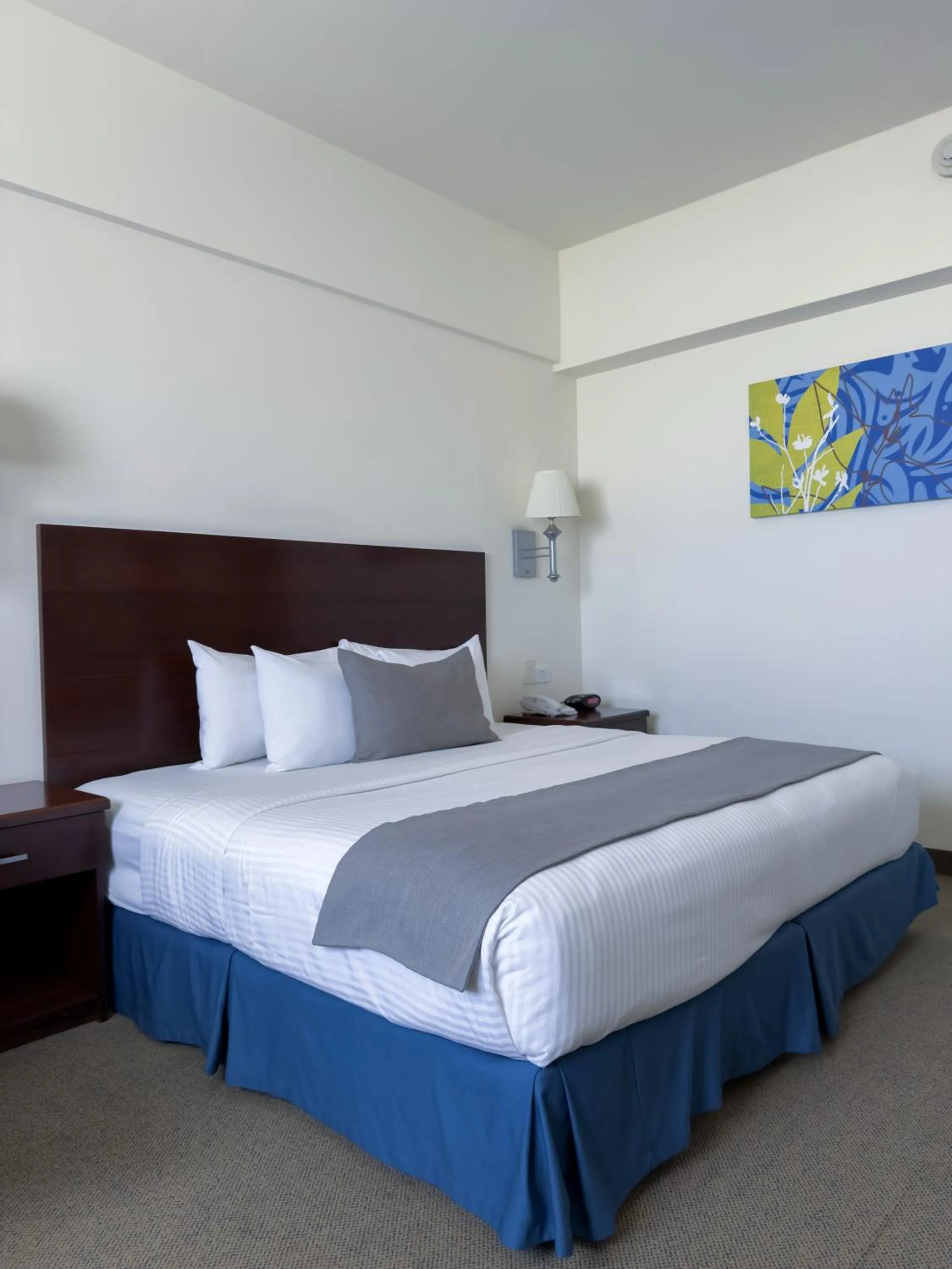 Bed in Hotel Aeropuerto Los Cabos