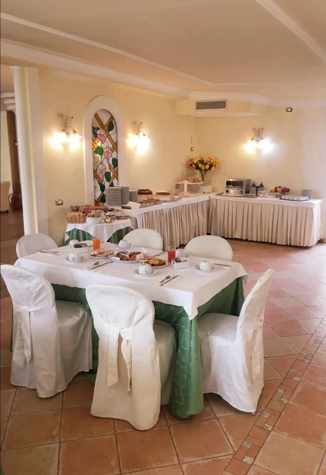 Continental breakfast in Hotel Quadrifoglio by Mancini