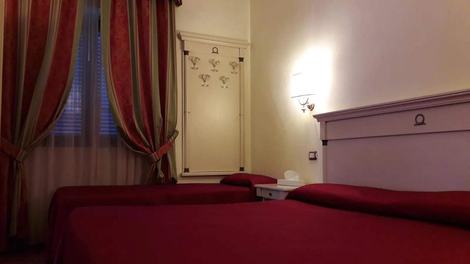 Bed in Hotel Quadrifoglio by Mancini