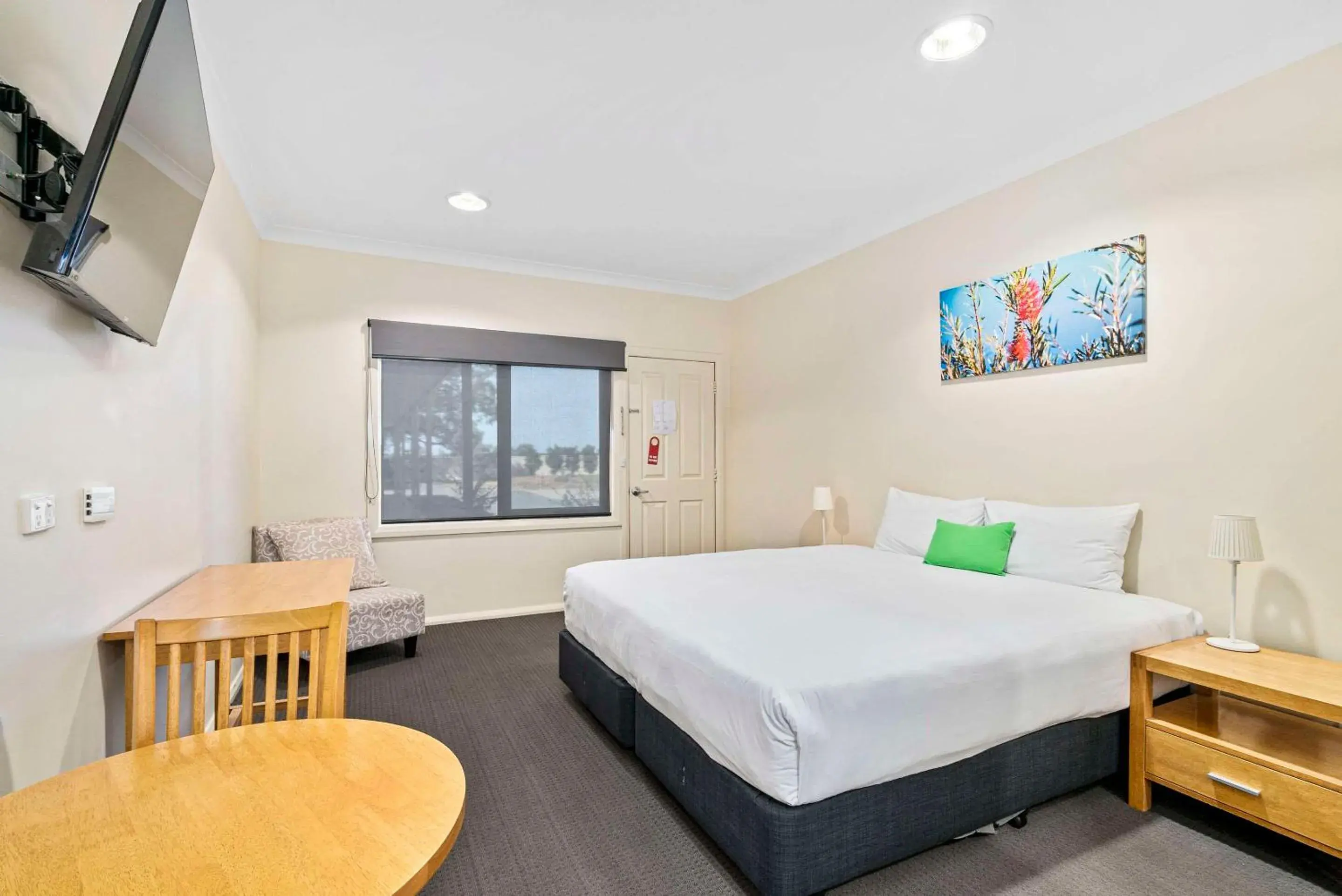 King Room - Non Smoking/Ground Floor in Comfort Inn Bishops Lodge King Room - Non Smoking/Ground Floor in Comfort Inn Bishops Lodge