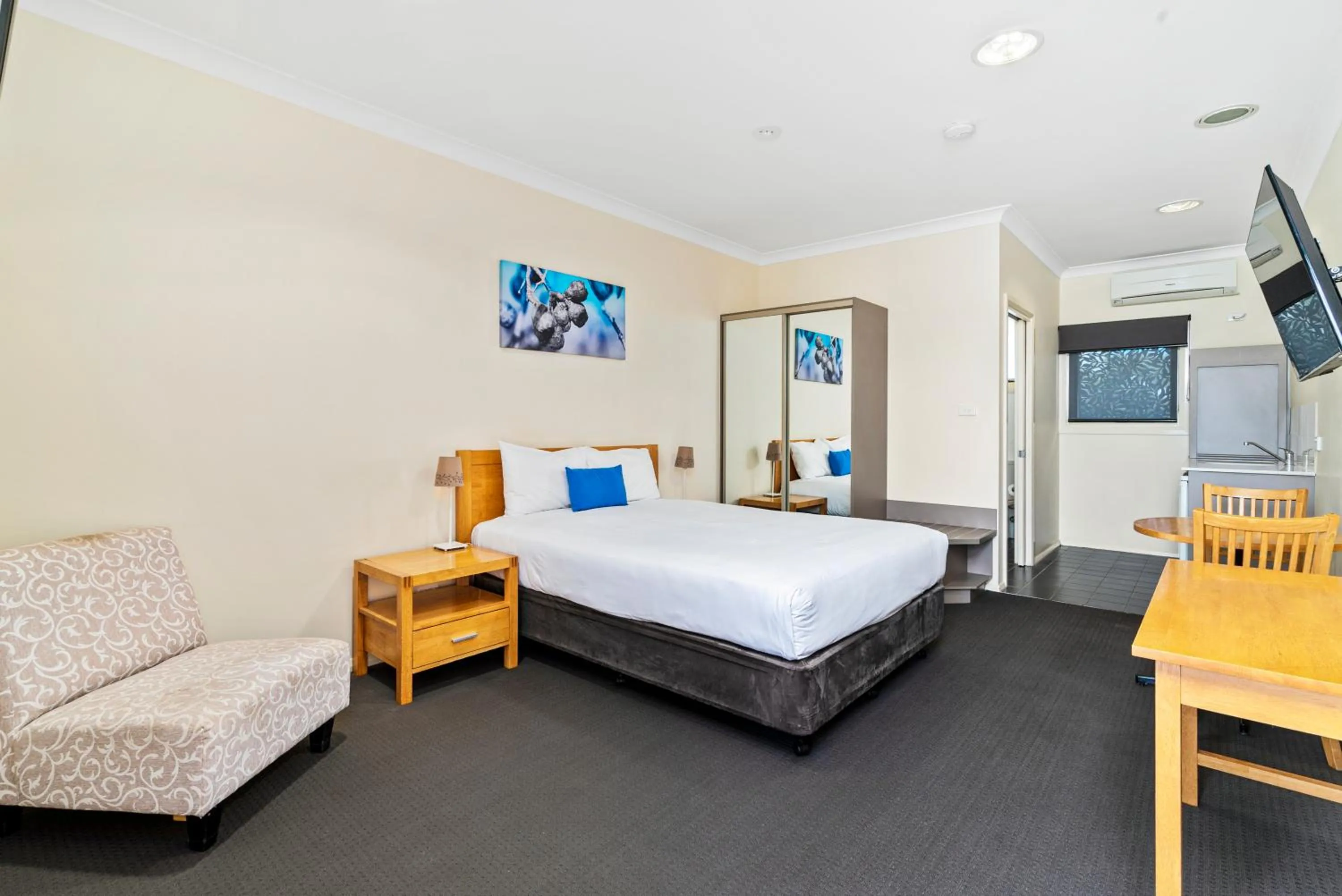 Bed in Comfort Inn Bishops Lodge