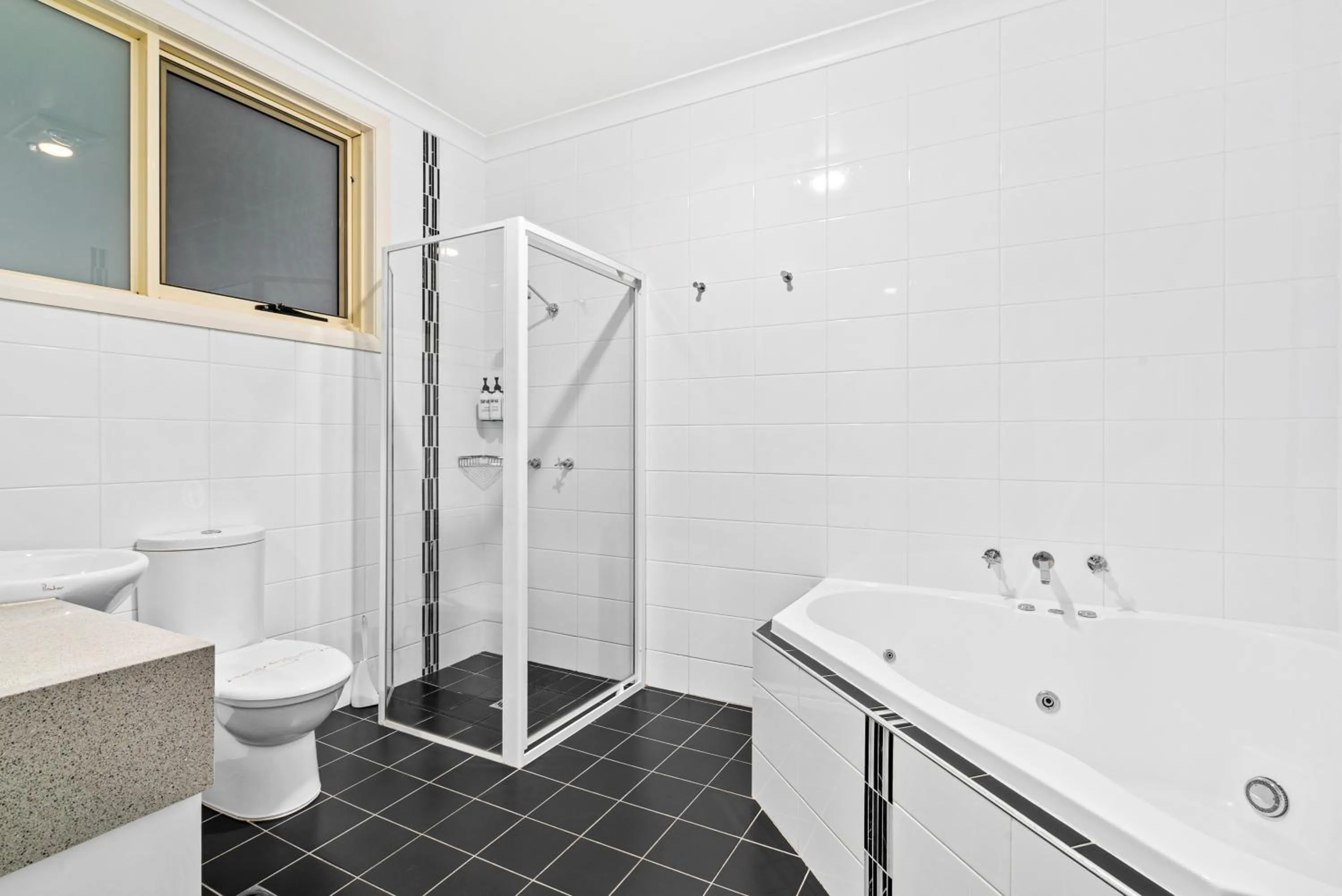 Bathroom in Comfort Inn Bishops Lodge