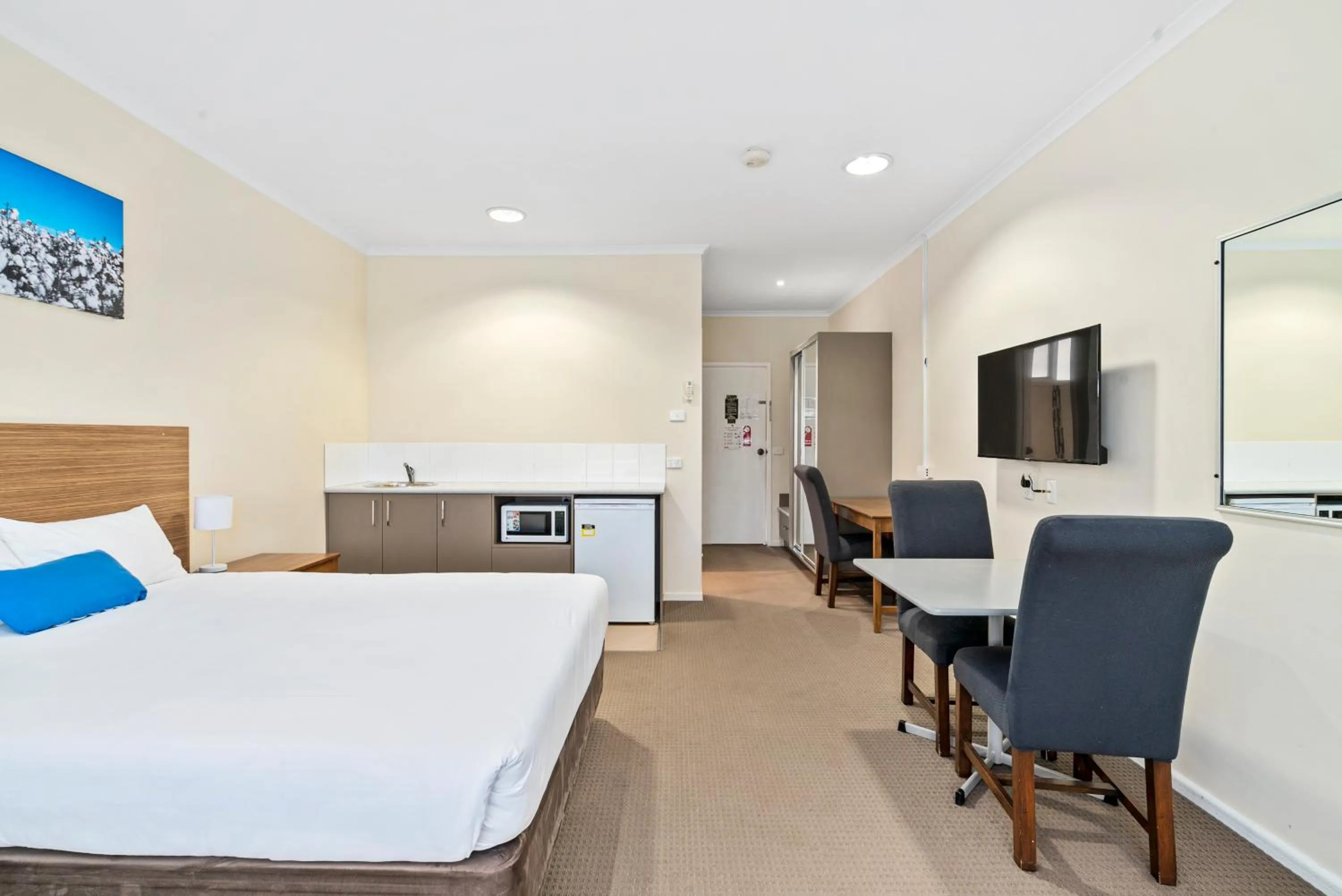 Bed in Comfort Inn Bishops Lodge