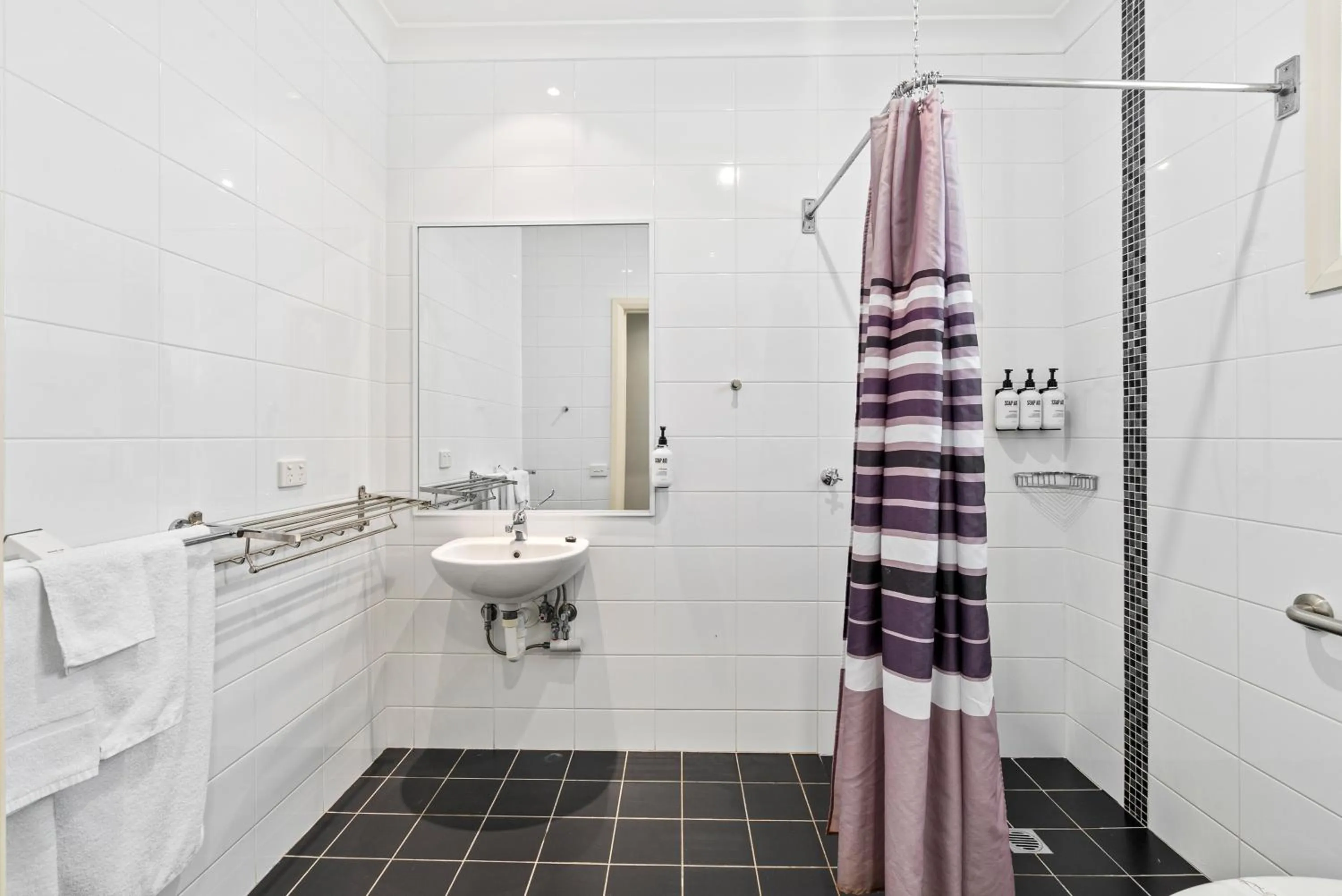 Shower in Comfort Inn Bishops Lodge