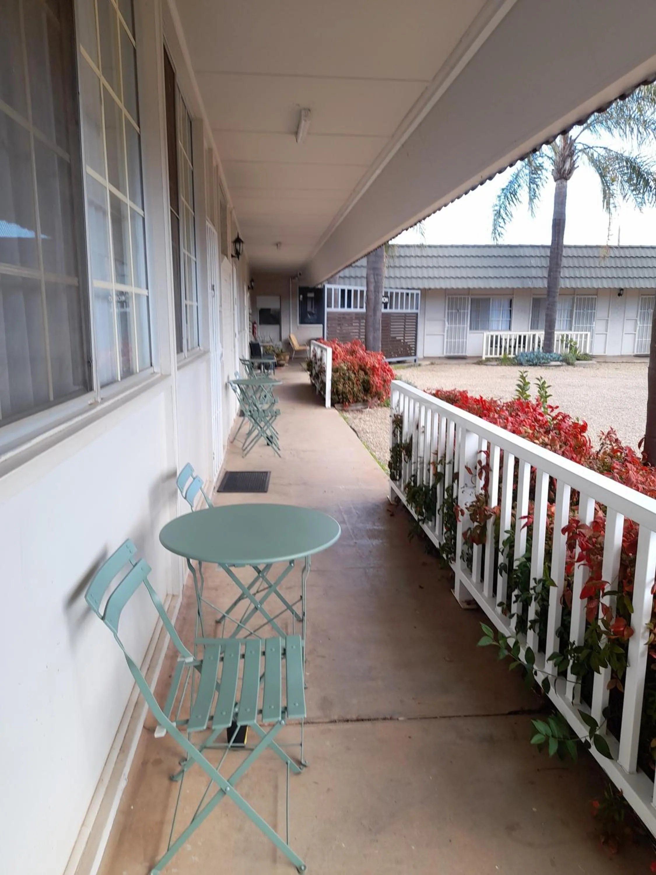 Patio in Aromet Motor Inn