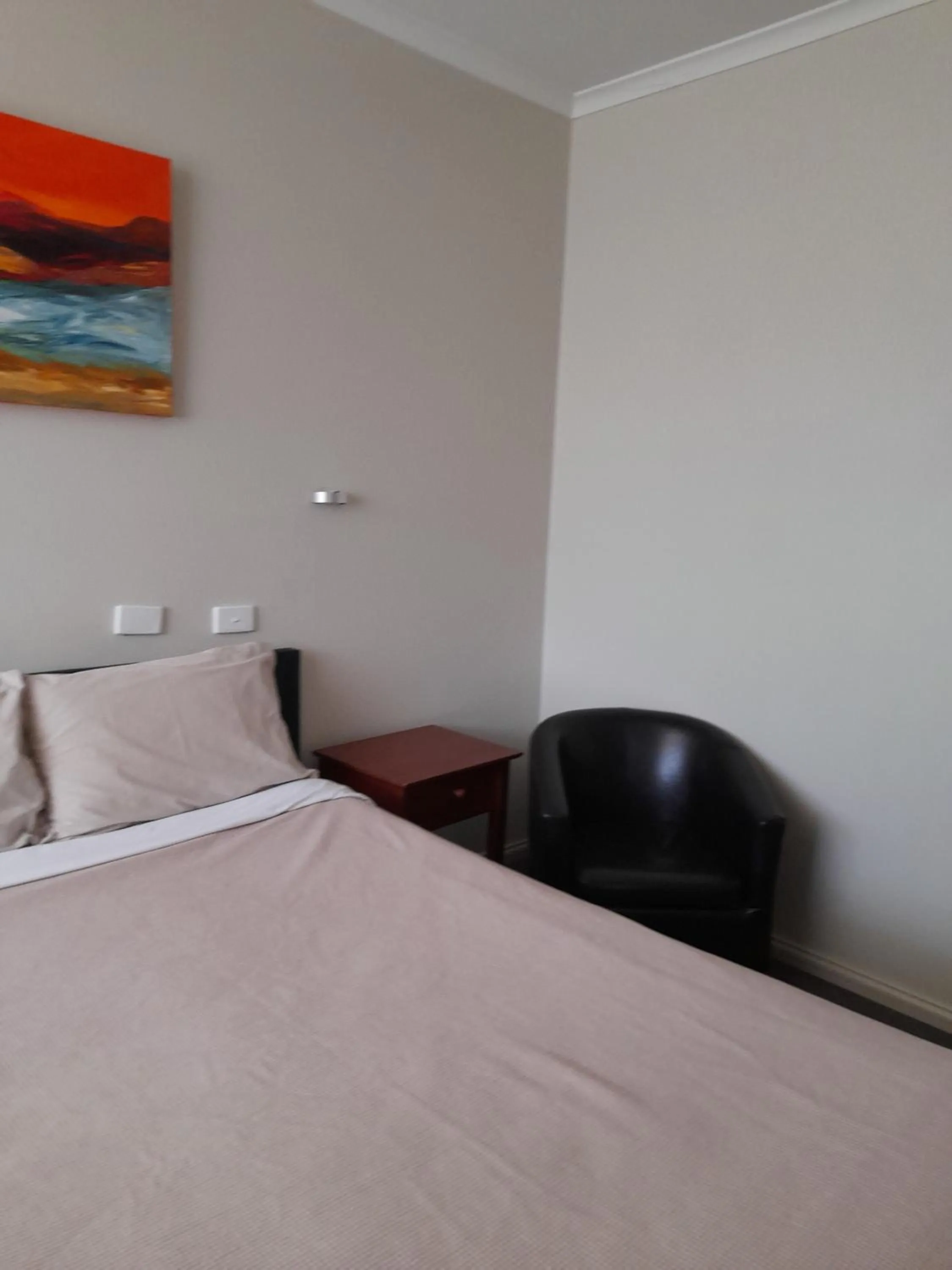 Bed in Aromet Motor Inn