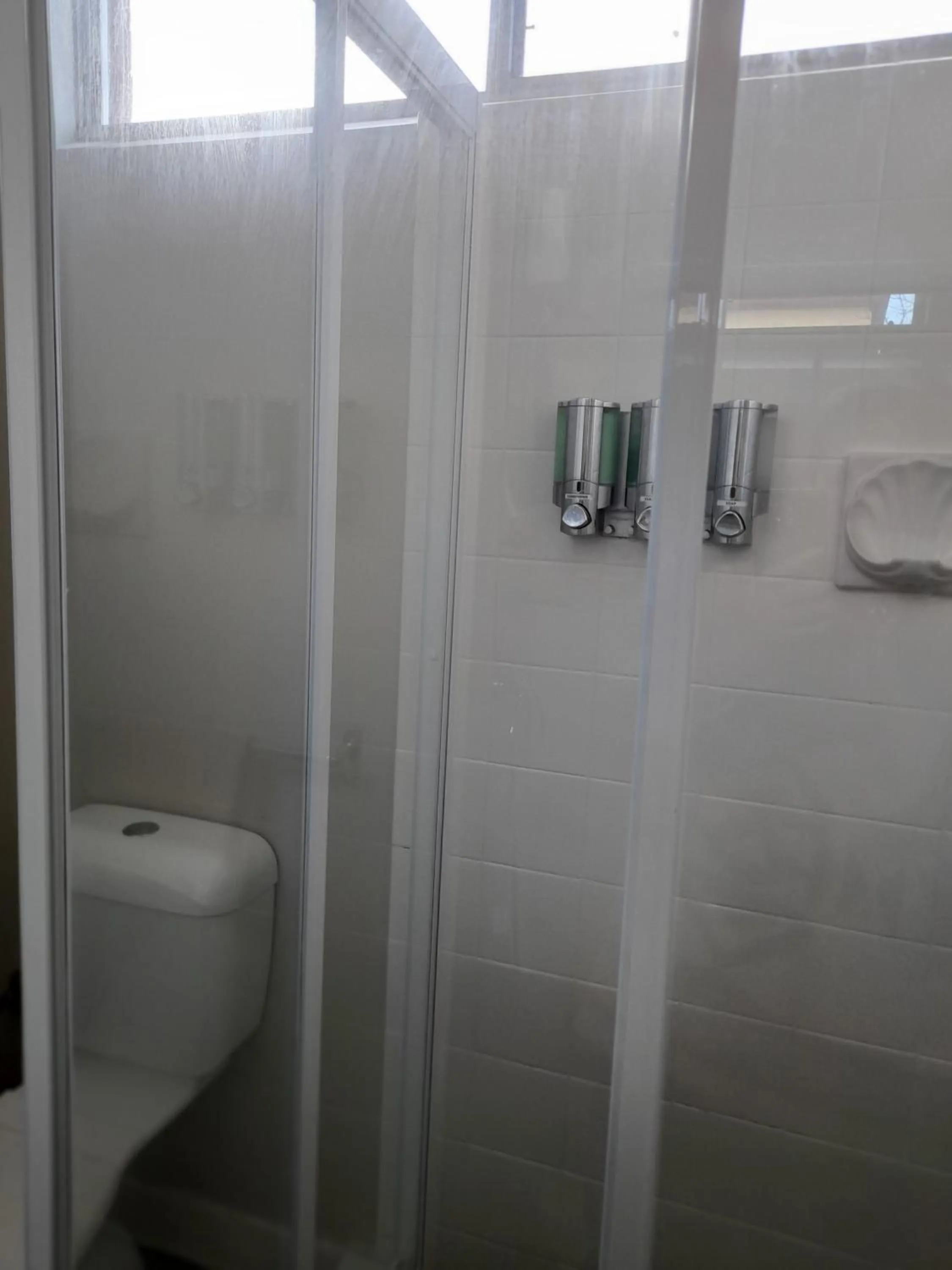 Shower in Aromet Motor Inn