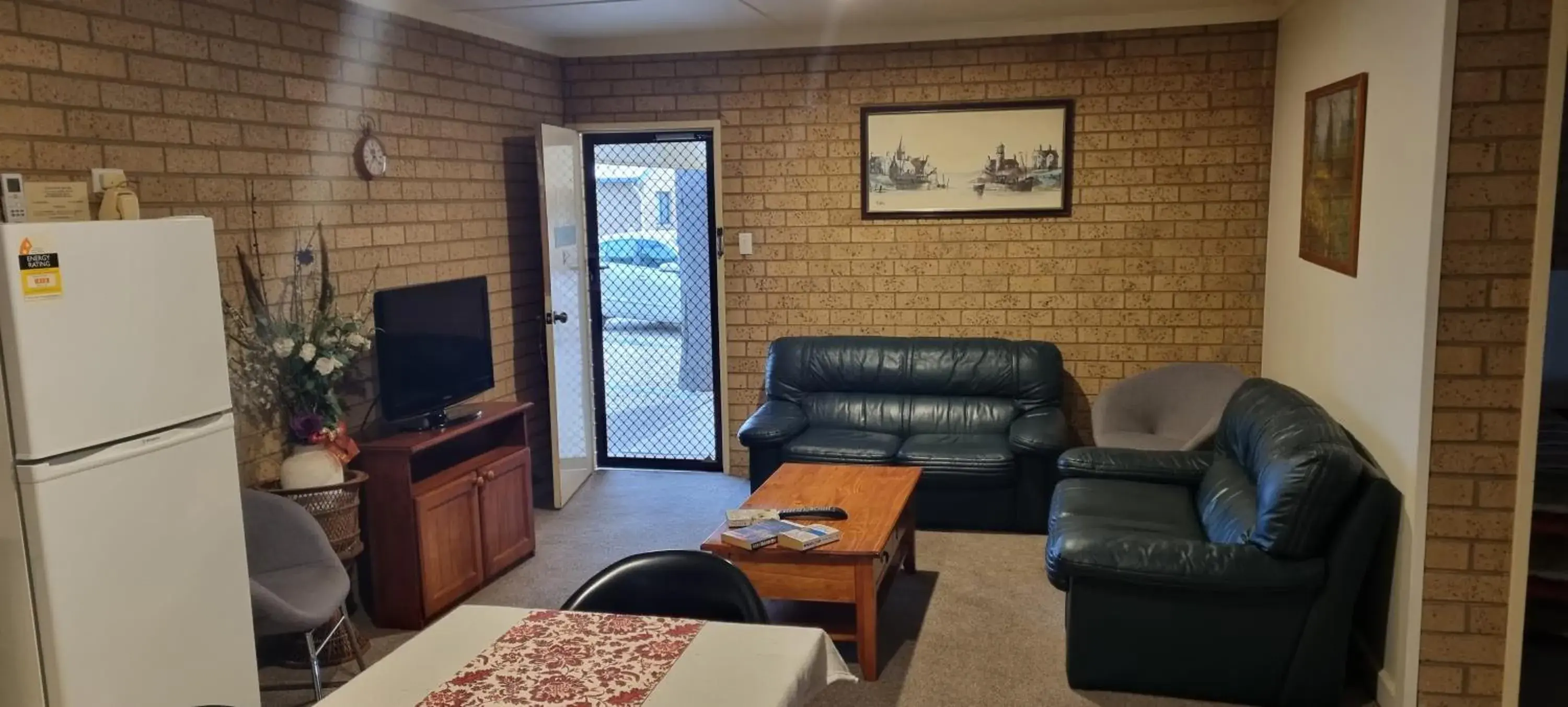 Family Suite Two-Bedroom in Lone Pine Motel Family Suite Two-Bedroom in Lone Pine Motel