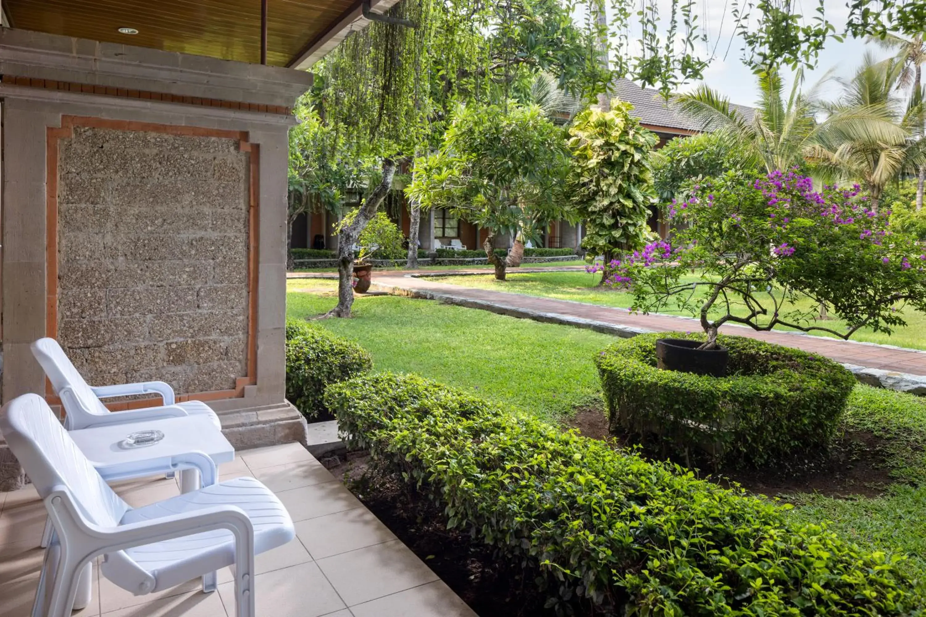 Deluxe Double or Twin Room with Garden View in The Jayakarta Bali Beach Resort Deluxe Double or Twin Room with Garden View in The Jayakarta Bali Beach Resort